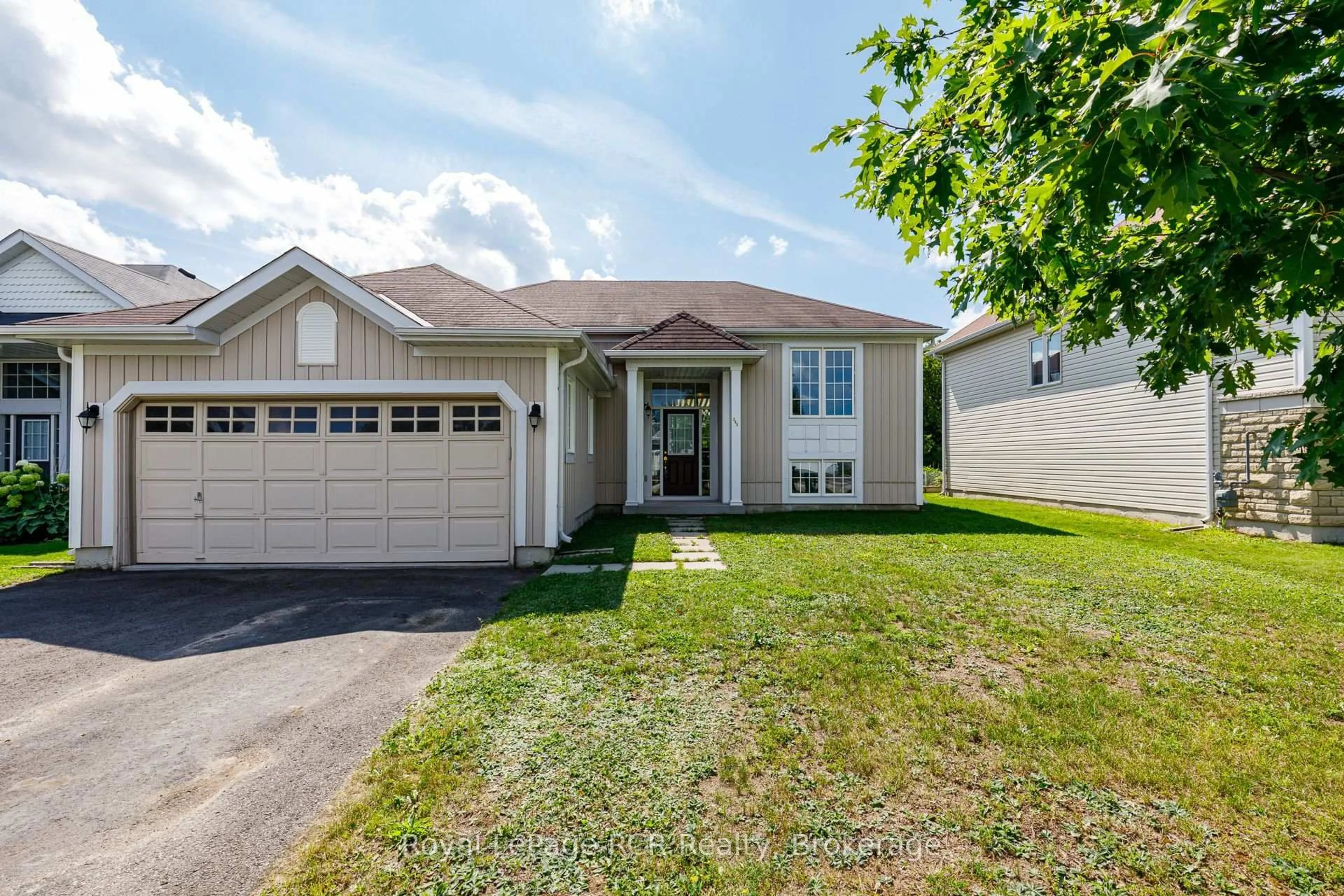 Home with vinyl exterior material, street for 252 Spruce St, Clearview Ontario L0M 1S0