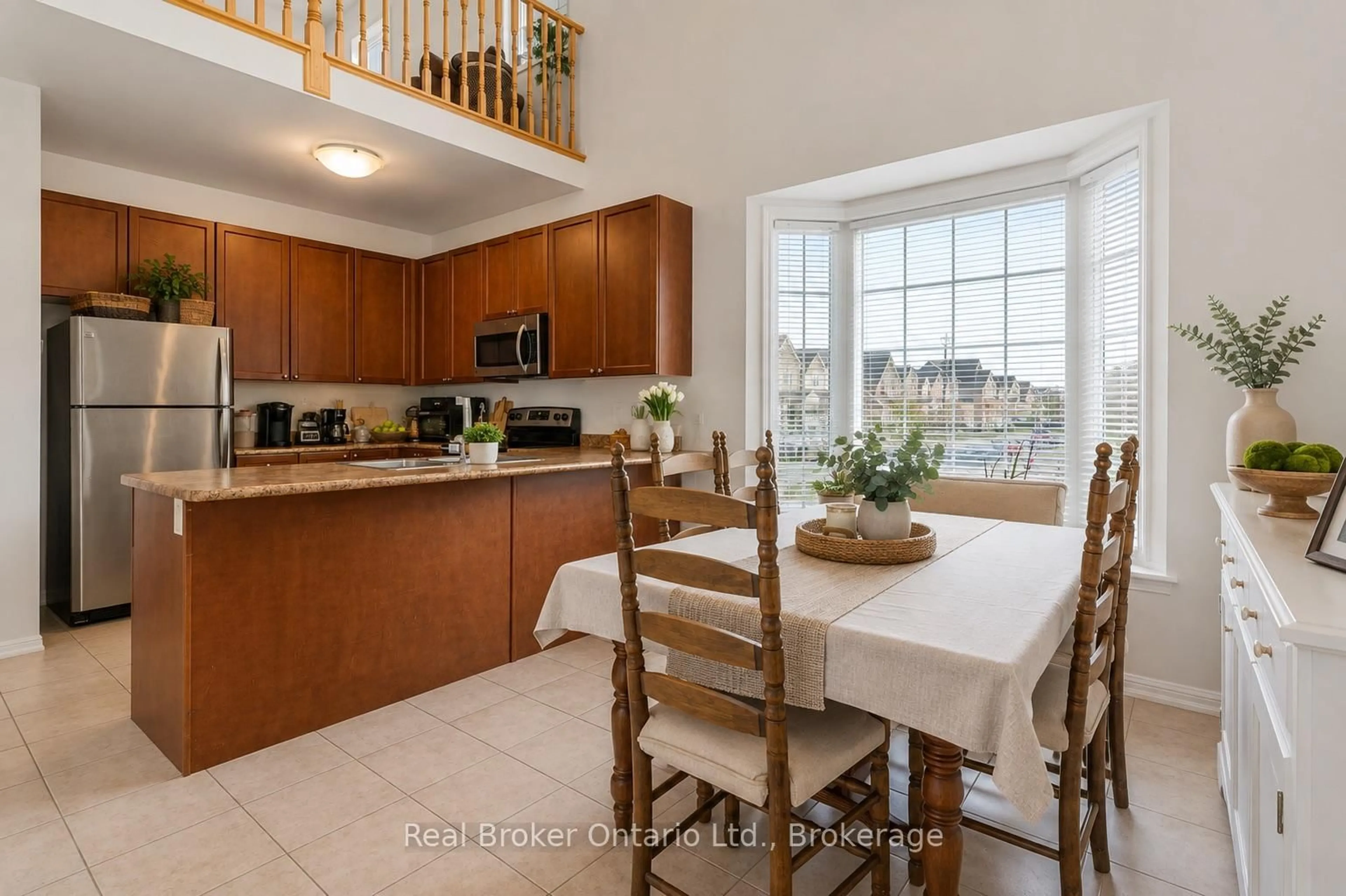 Open concept kitchen, ceramic/tile floor for 39 PROVIDENCE Way, Wasaga Beach Ontario L9Z 0G3