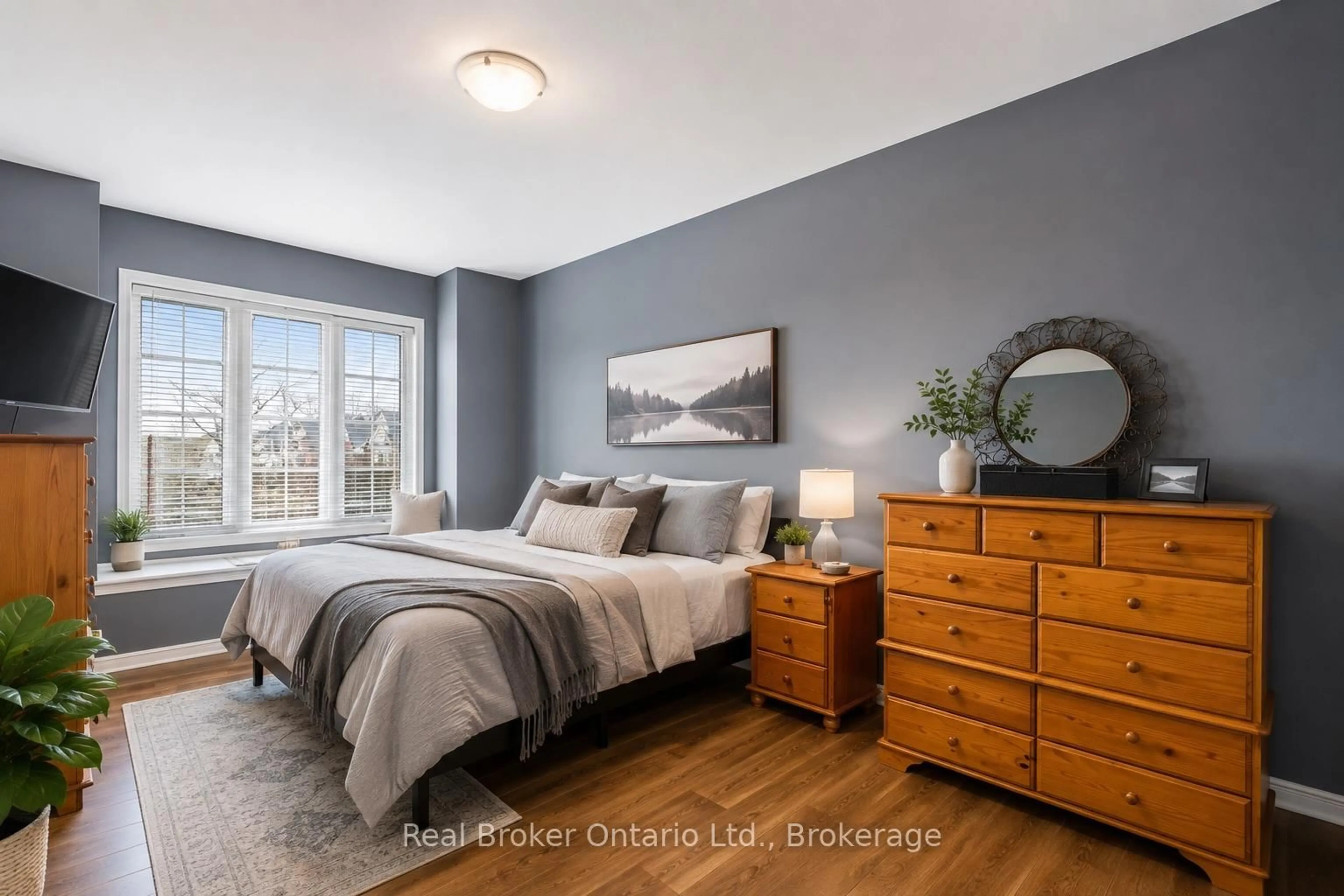 Bedroom with bed, wood/laminate floor for 39 PROVIDENCE Way, Wasaga Beach Ontario L9Z 0G3