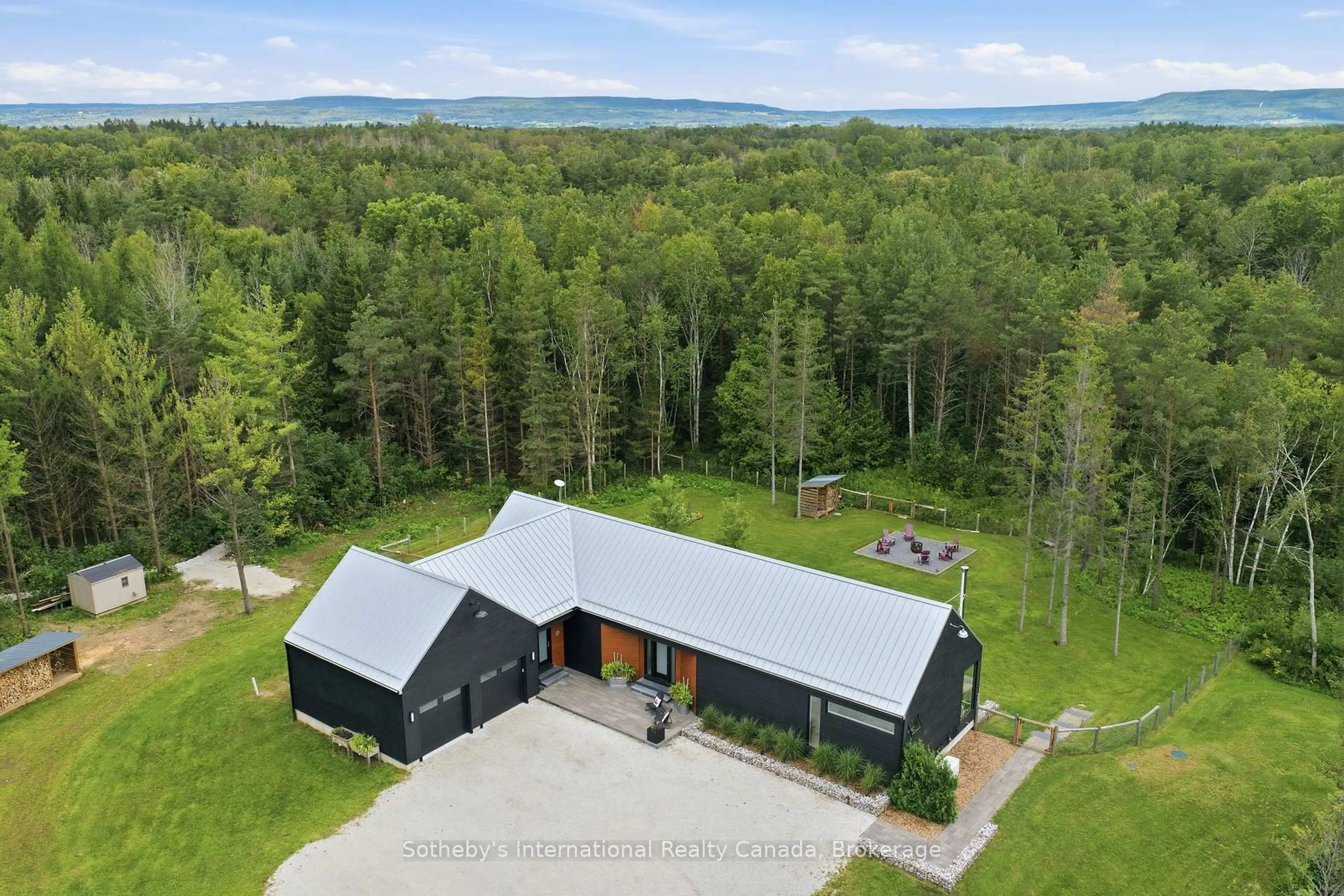 A pic from outside/outdoor area/front of a property/back of a property/a pic from drone, unknown for 2514 Nottawasaga Concession 6, Clearview Ontario L9Y 3Z1