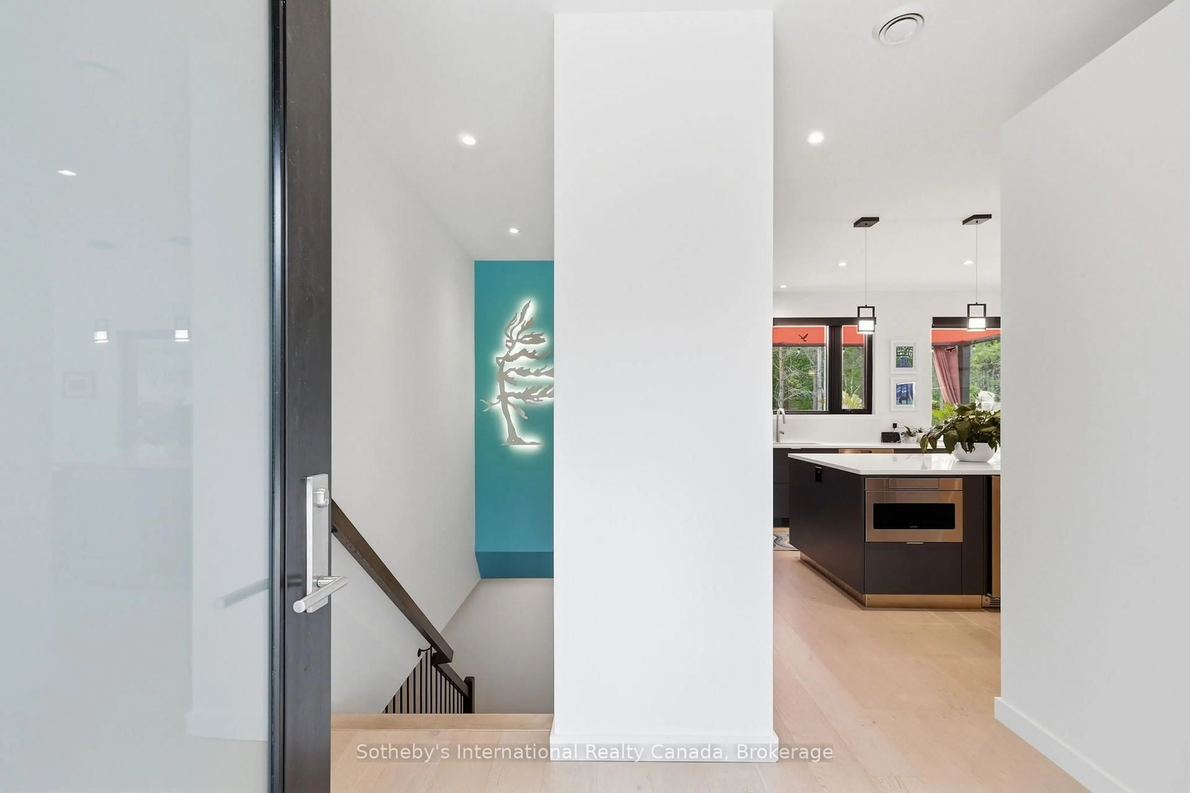 Indoor foyer for 2514 Nottawasaga Concession 6, Clearview Ontario L9Y 3Z1