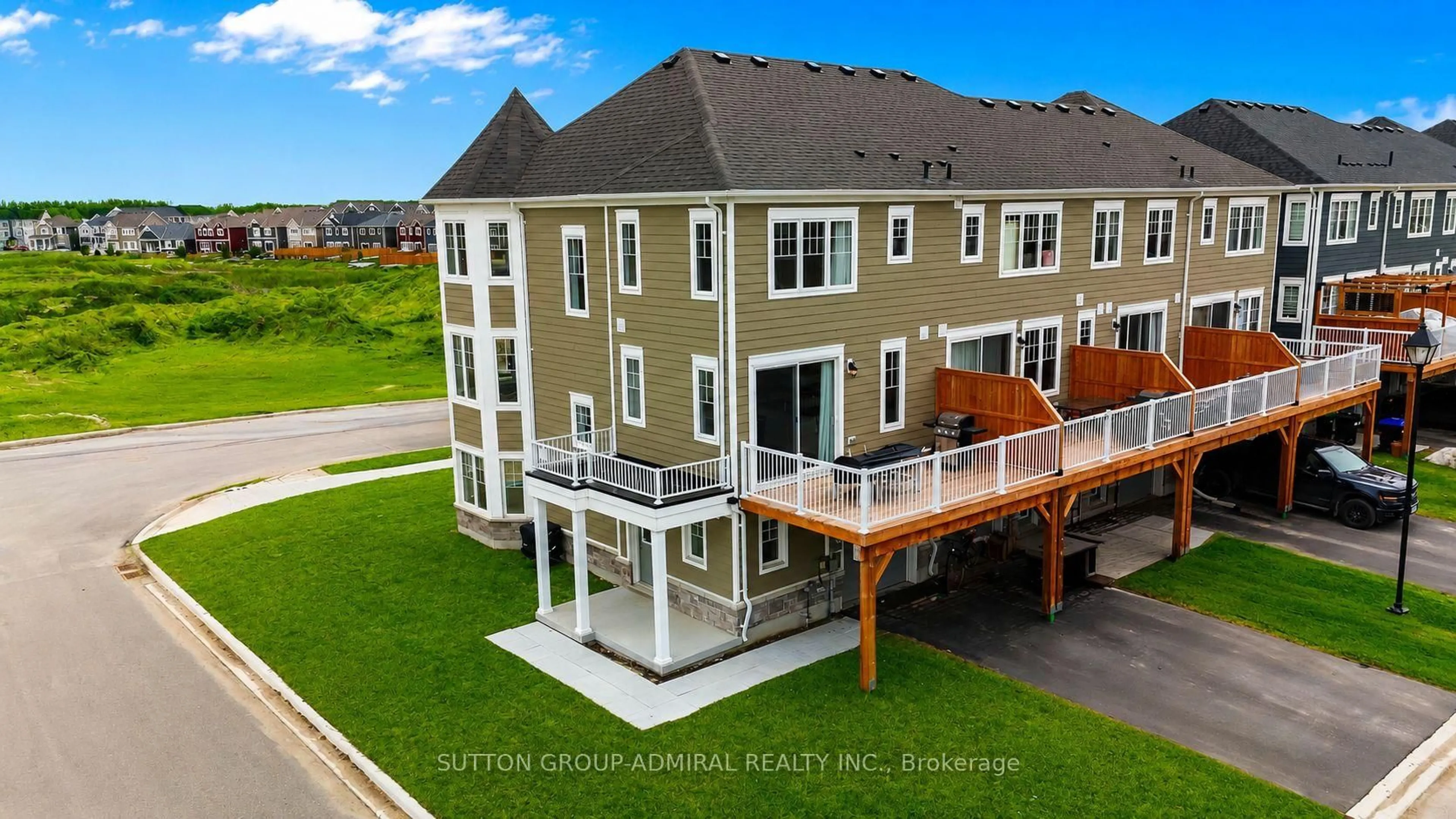 A pic from outside/outdoor area/front of a property/back of a property/a pic from drone, water/lake/river/ocean view for 83 Shelburne Ave, Wasaga Beach Ontario L9Z 0L2