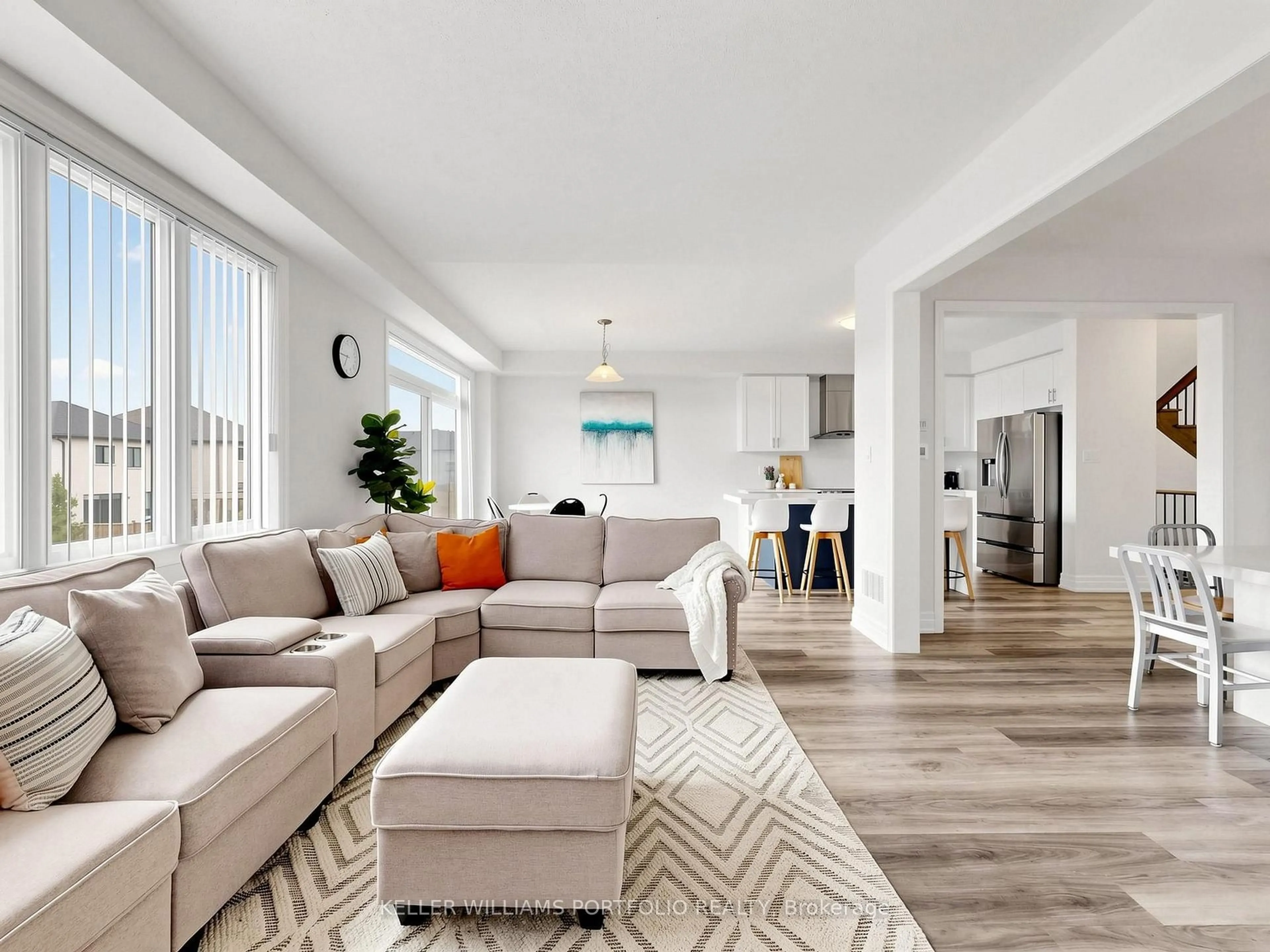 Living room with furniture, unknown for 23 Rosanne Circ, Wasaga Beach Ontario L9Z 0N4