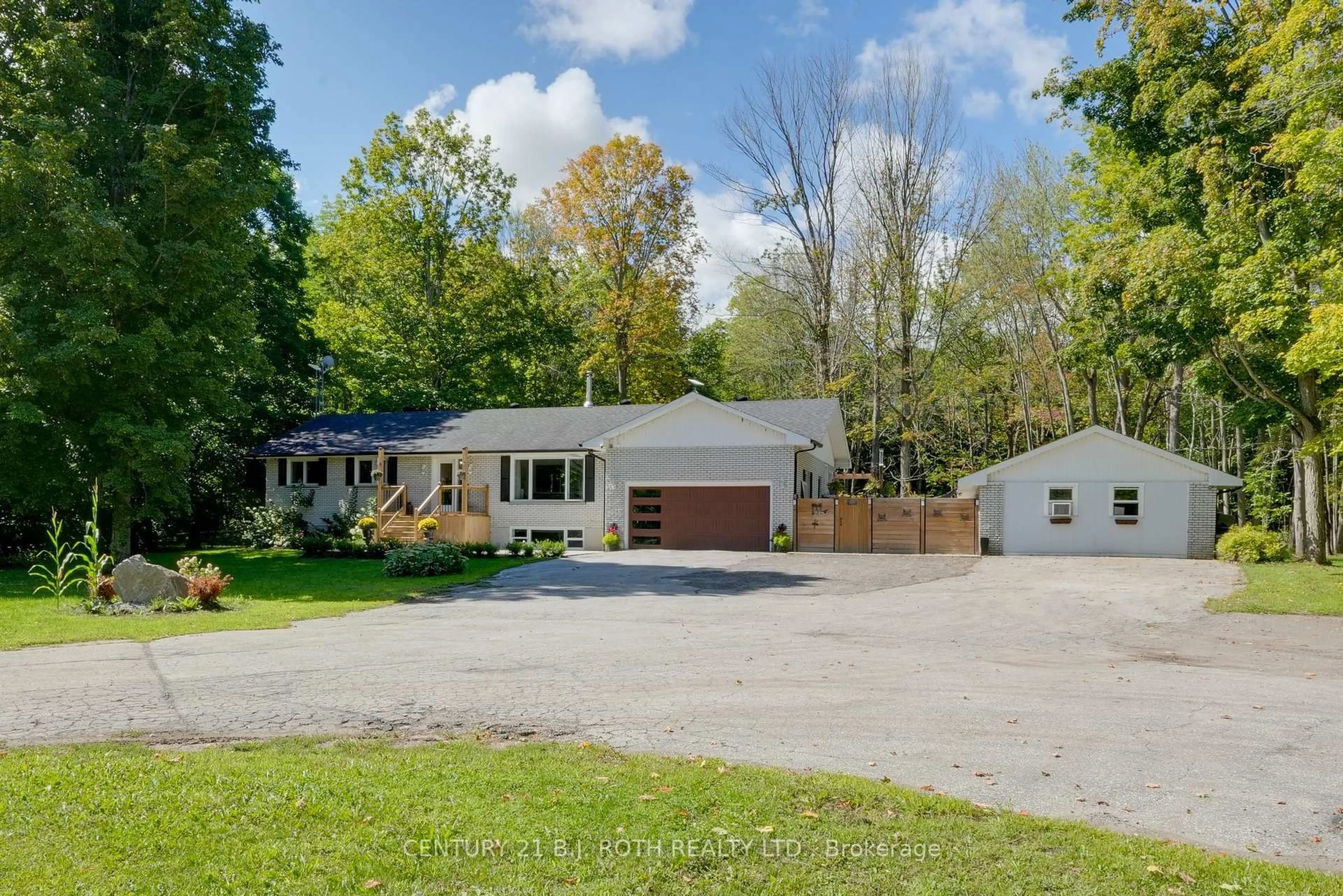 A pic from outside/outdoor area/front of a property/back of a property/a pic from drone, street for 1250 County Road 6, Tiny Ontario L0L 2T0
