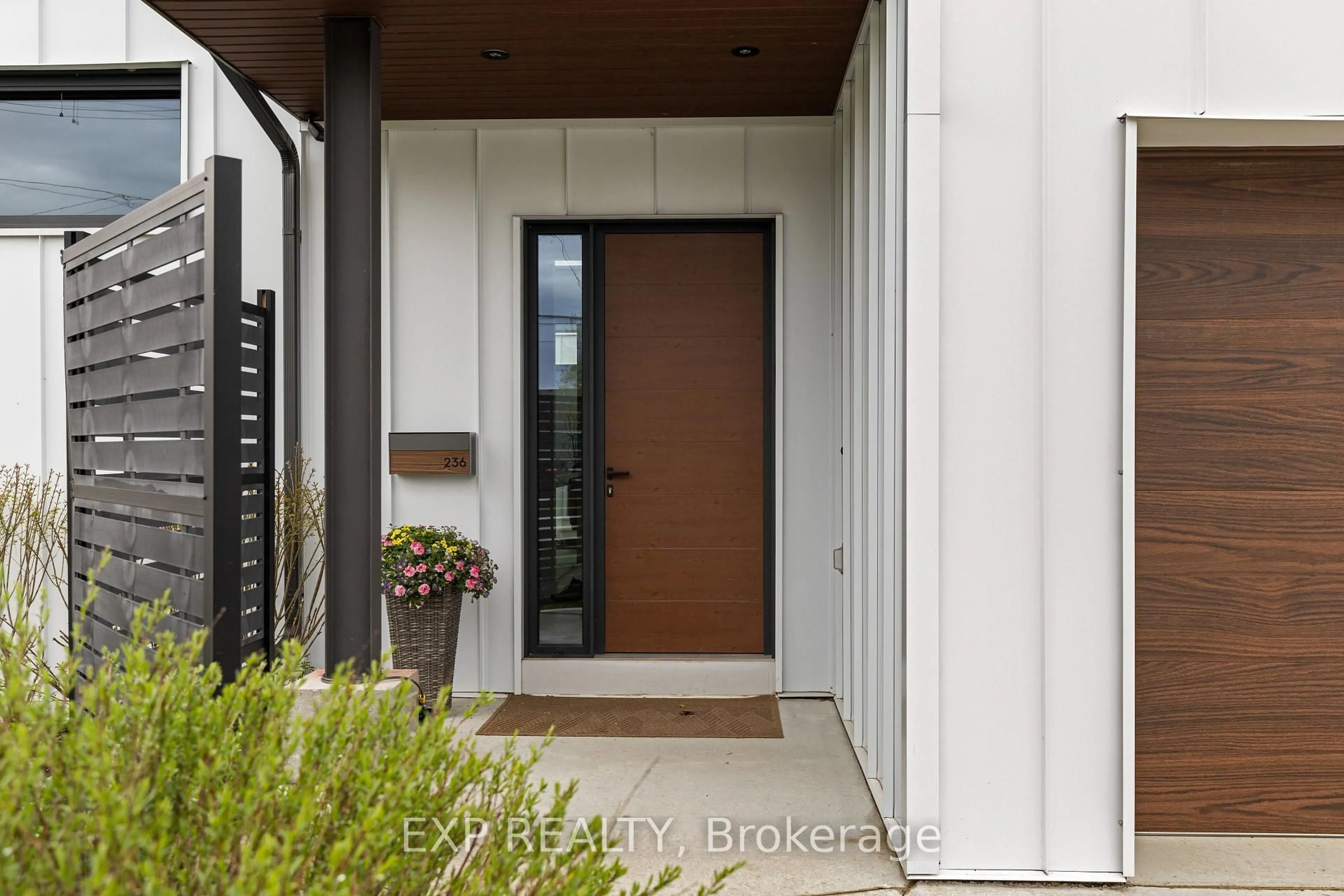 Indoor entryway for 236 Cox Mill Rd, Barrie Ontario L4N 4G5