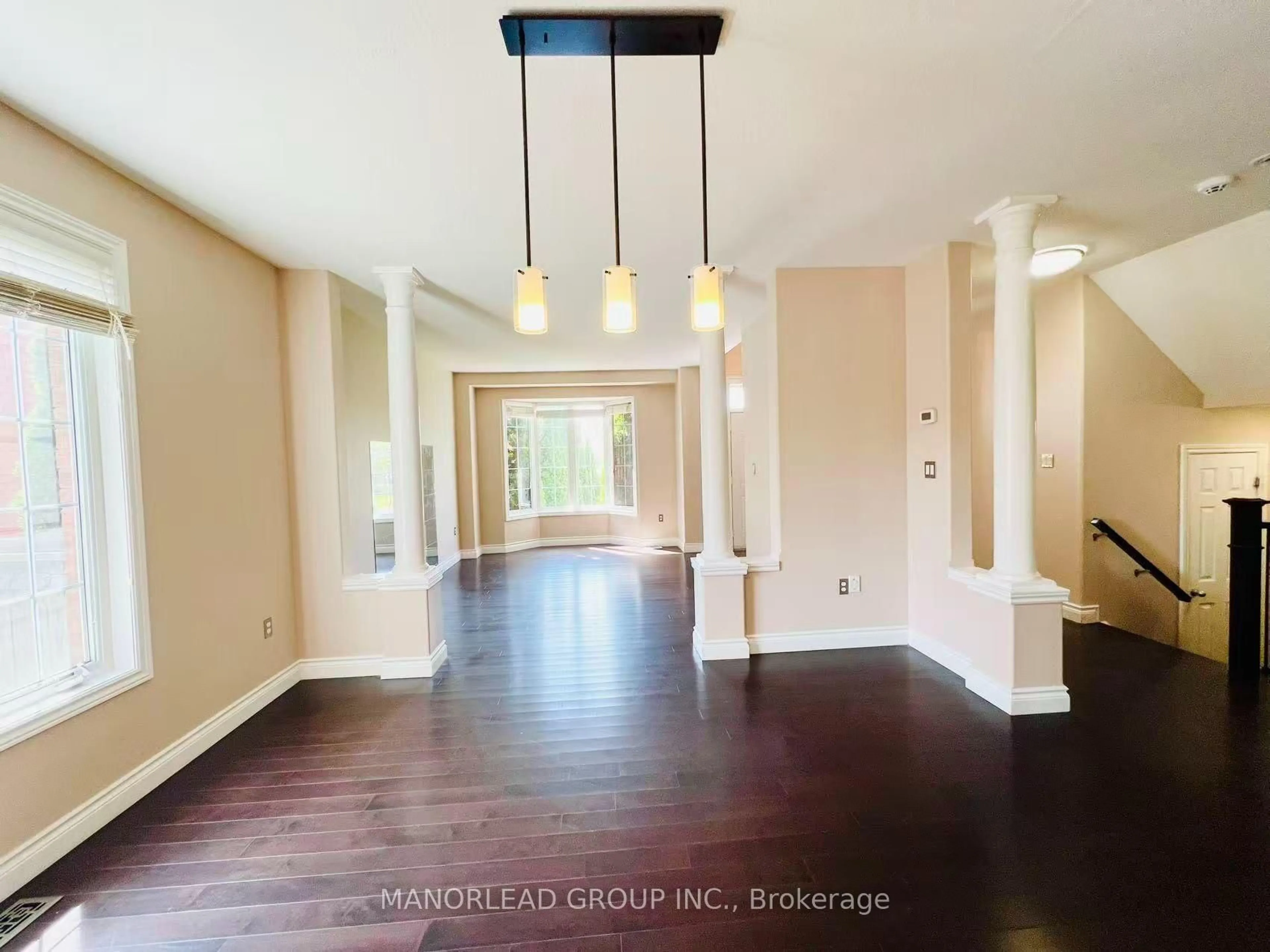 Indoor foyer for 42 Parisian Cres, Barrie Ontario L4N 0Y9