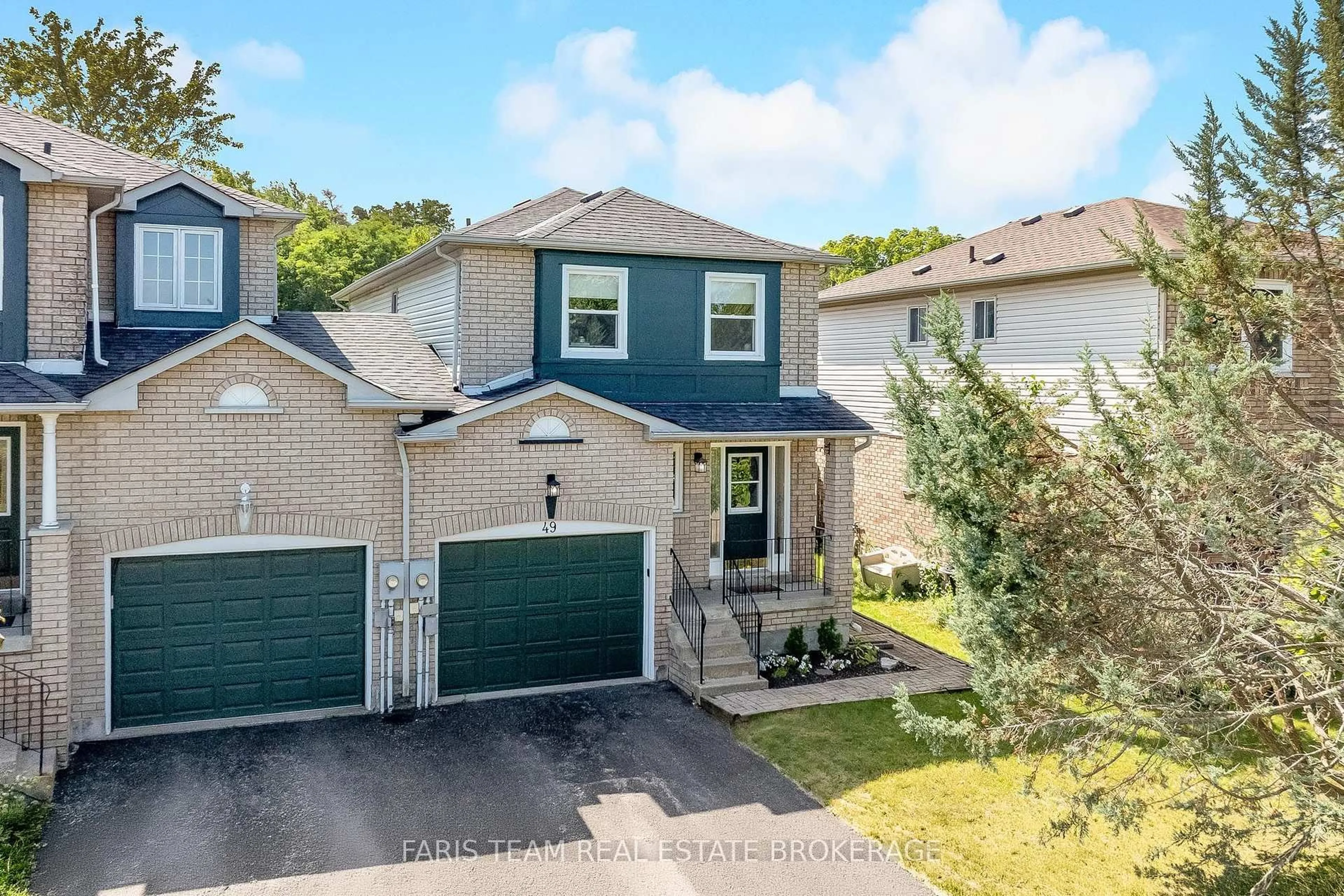 A pic from outside/outdoor area/front of a property/back of a property/a pic from drone, street for 49 Cunningham Dr, Barrie Ontario L4N 8L4