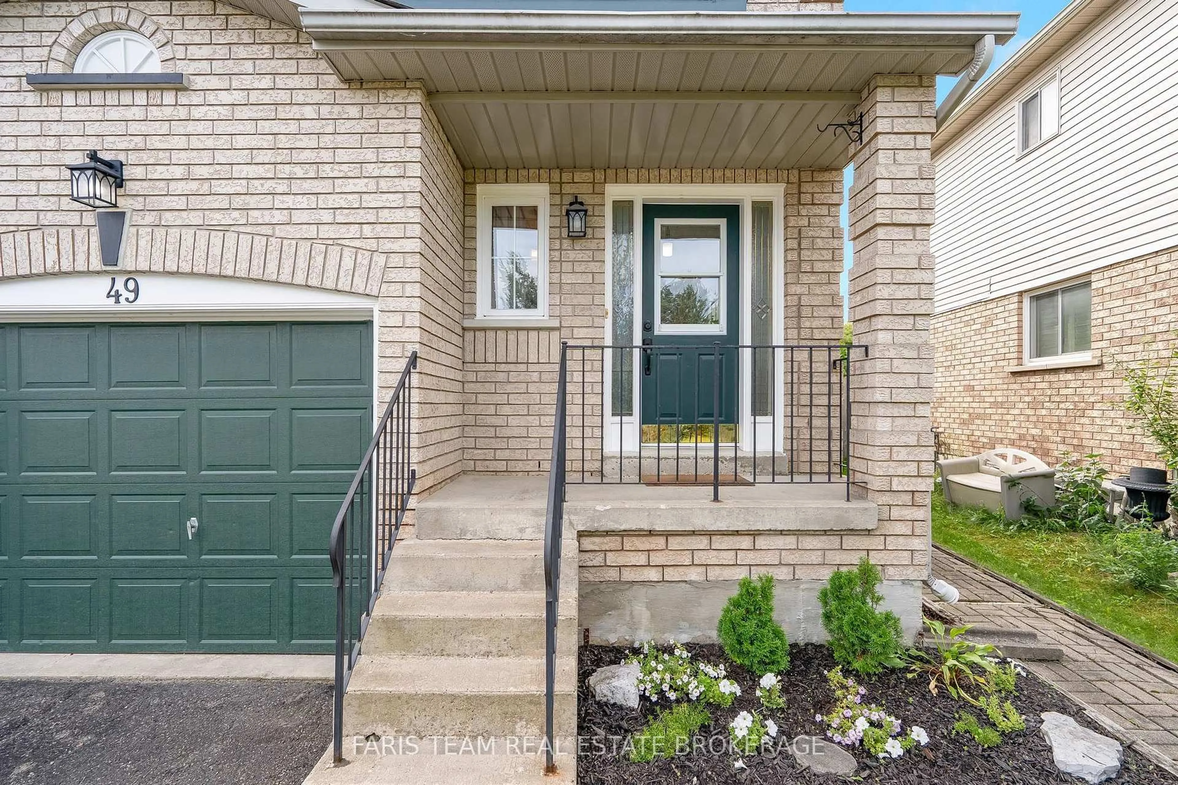 Indoor entryway for 49 Cunningham Dr, Barrie Ontario L4N 8L4