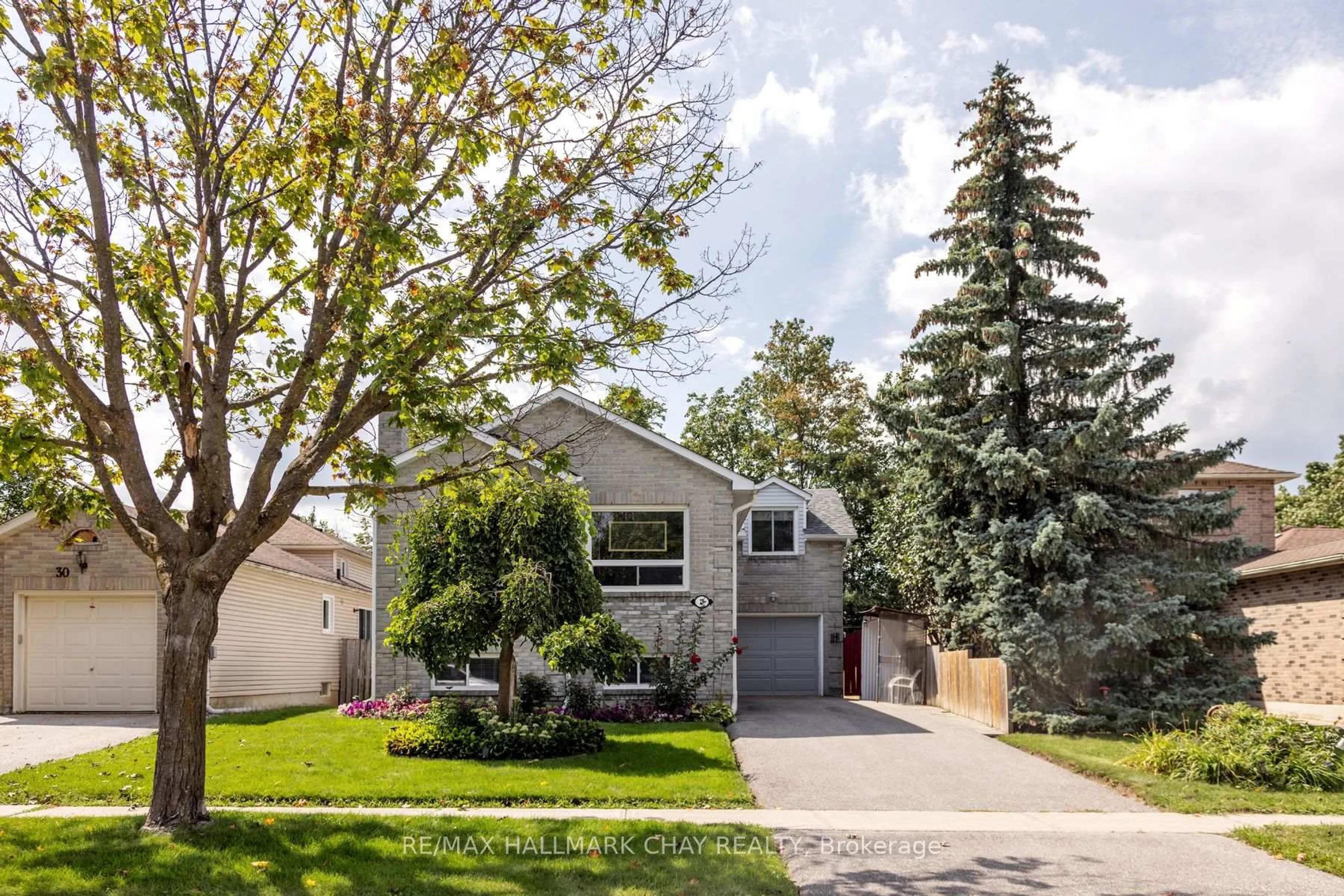 Home with vinyl exterior material, street for 28 Pae Dr, Barrie Ontario L4N 7N7