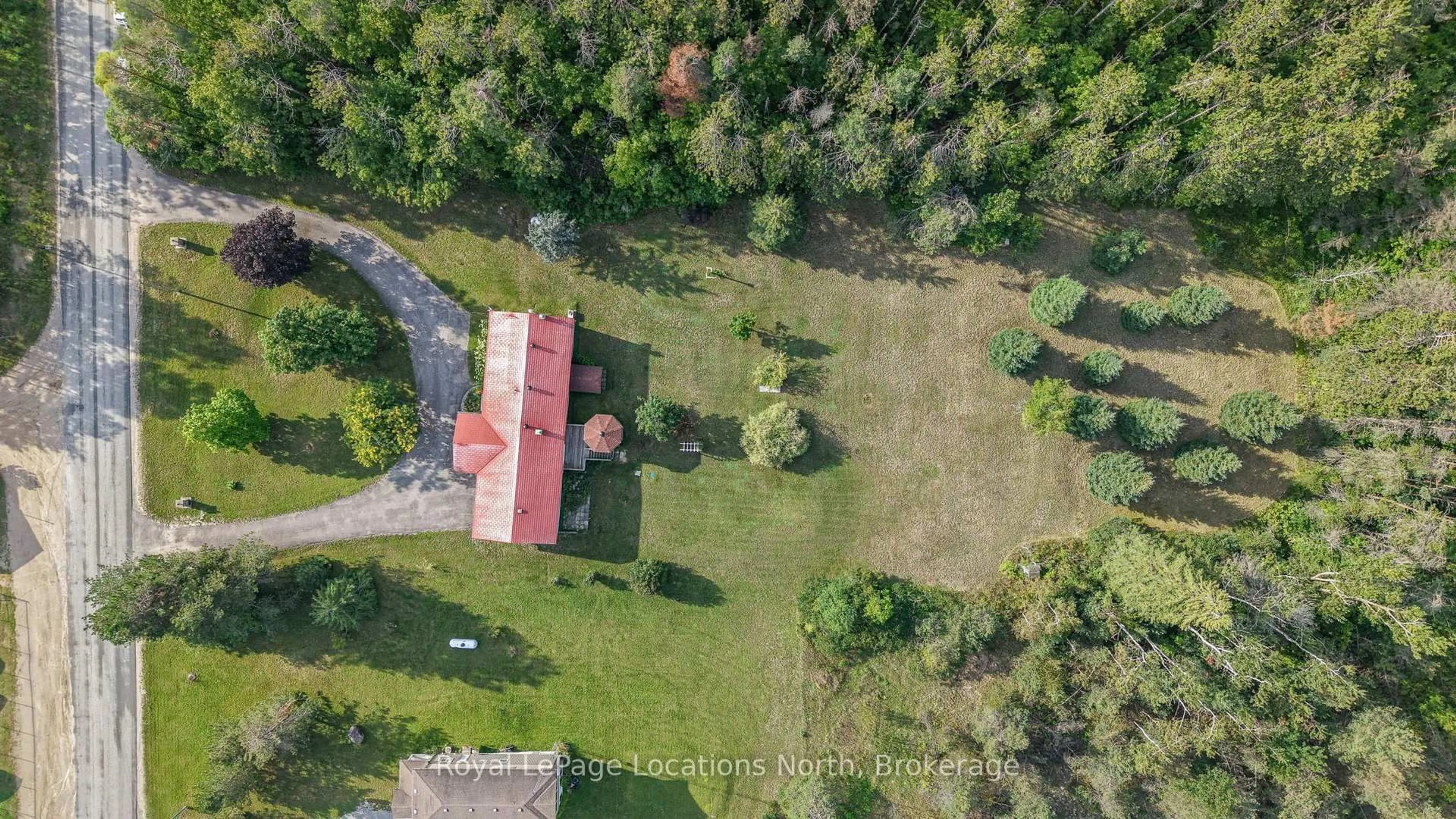 A pic from outside/outdoor area/front of a property/back of a property/a pic from drone, building for 263 Line 14 N Line, Oro-Medonte Ontario L3V 8J3