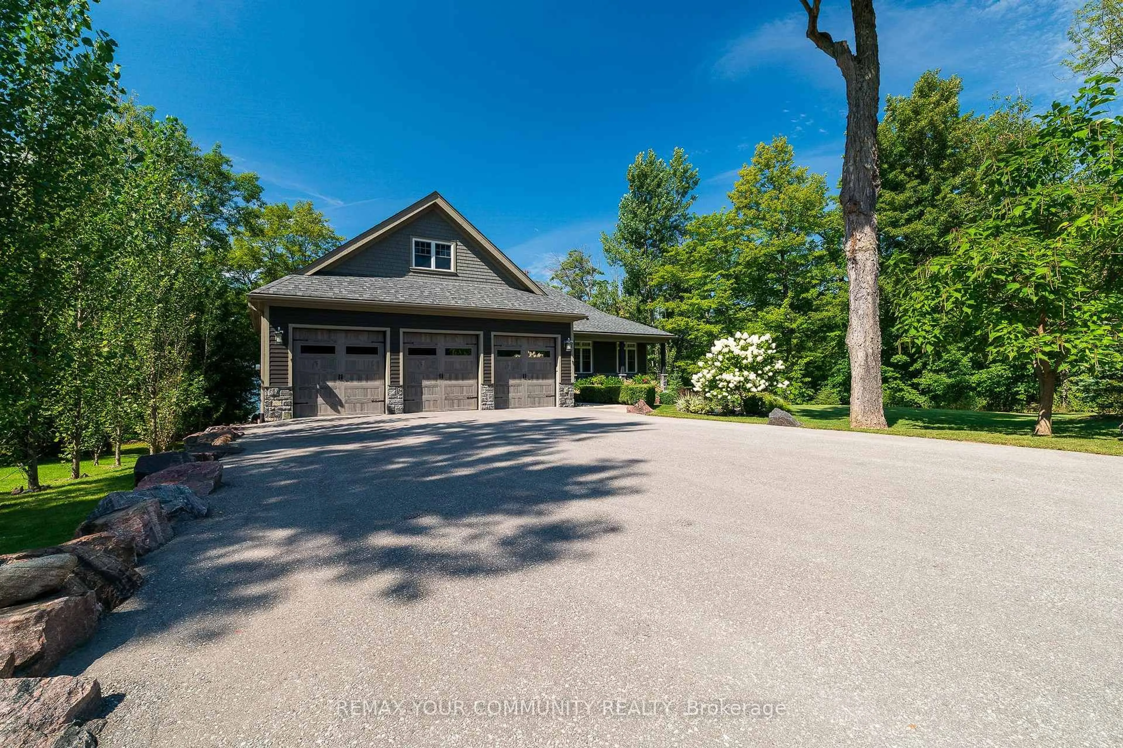 Indoor garage for 7314 Summerland Rd, Ramara Ontario L0K 2B0