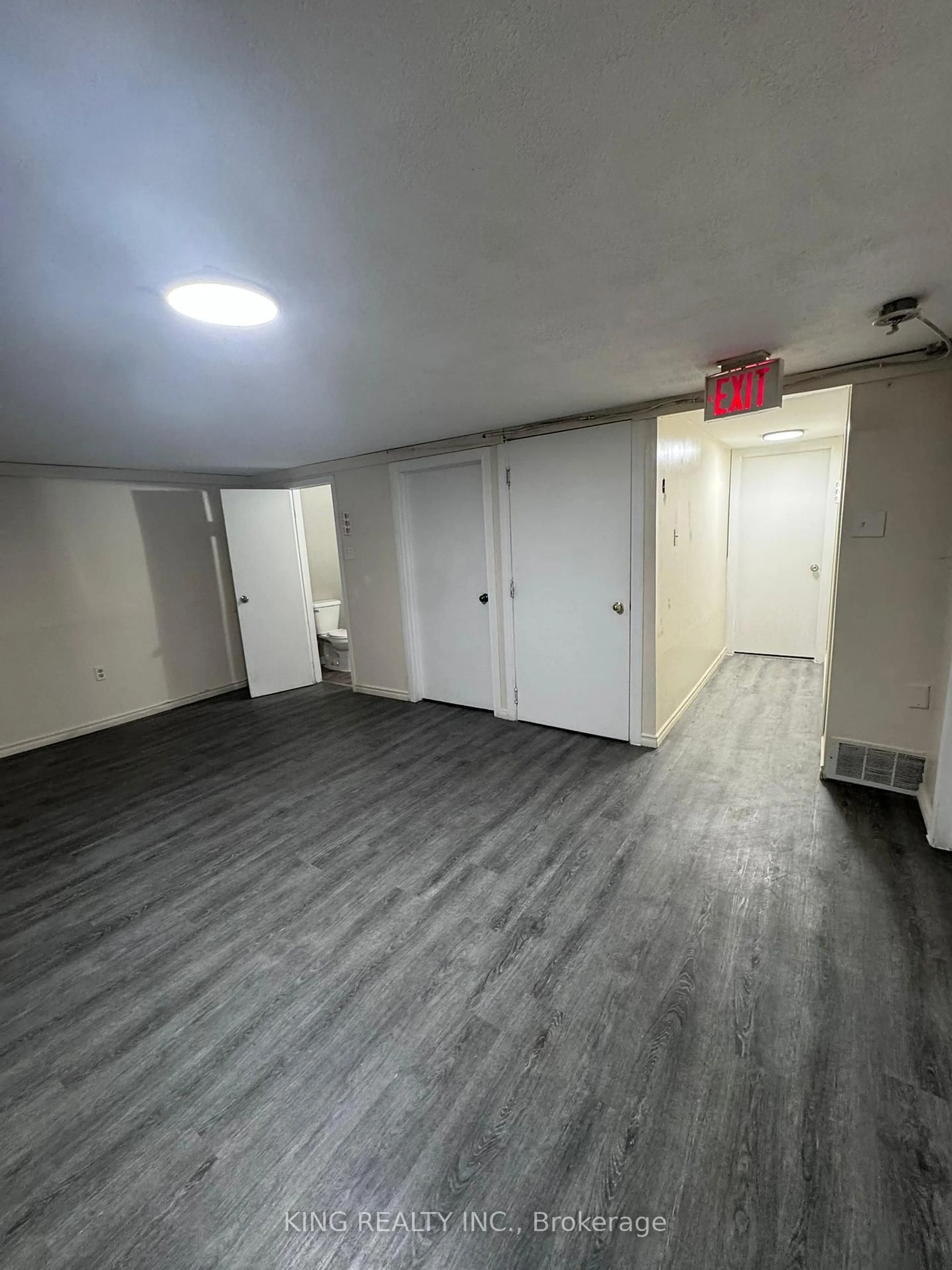 A pic of a room for 139 Hickling Tr, Barrie Ontario L4M 5T7