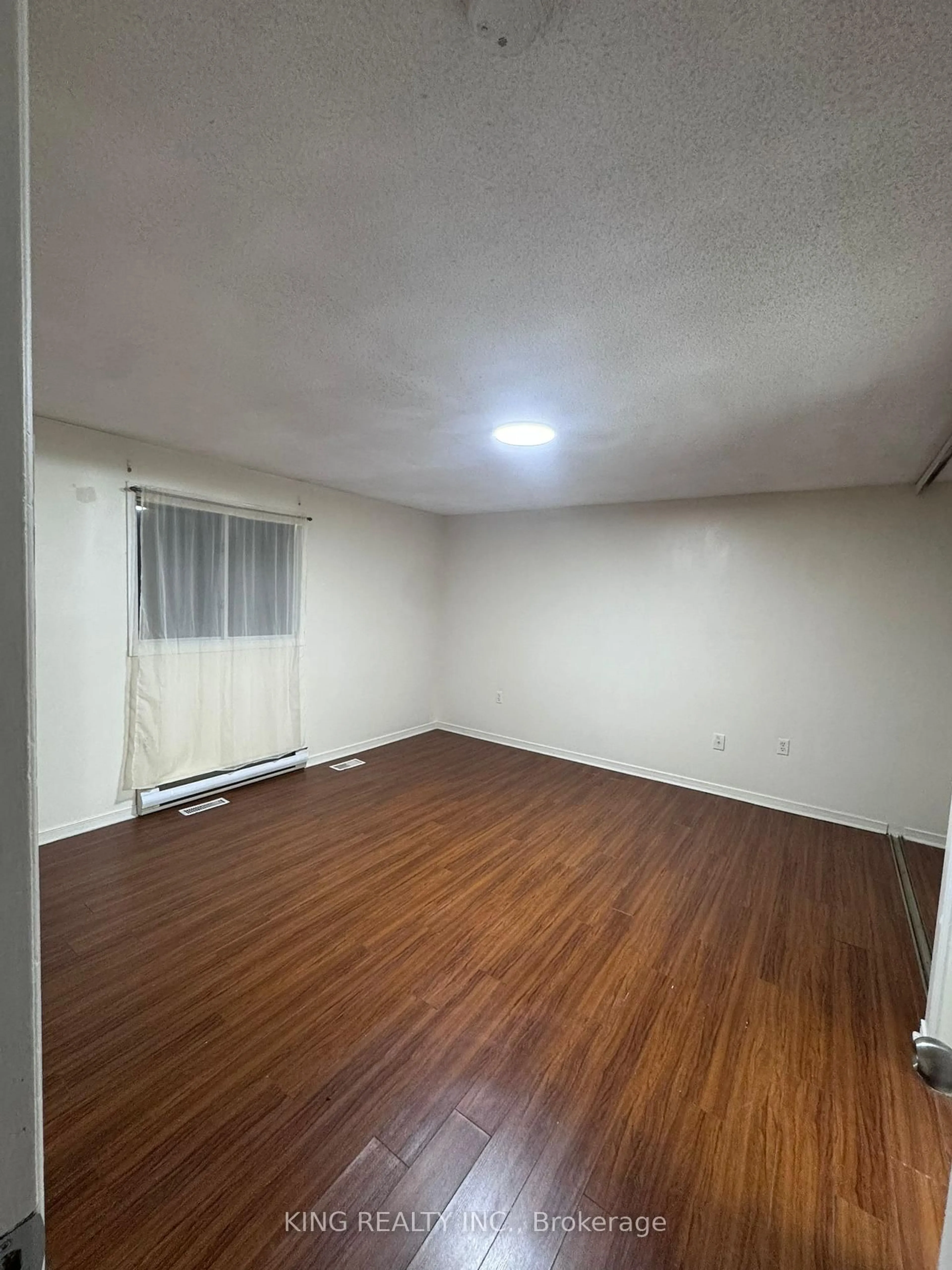 A pic of a room for 139 Hickling Tr, Barrie Ontario L4M 5T7