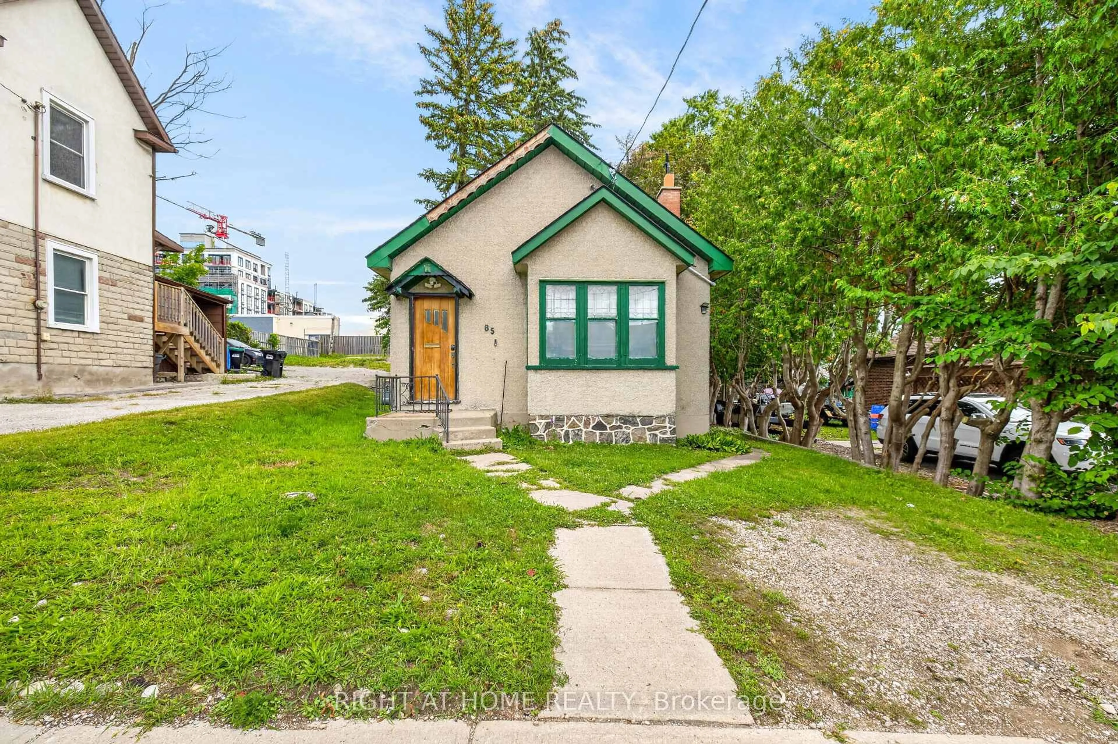 Unknown for 85 Maple Ave, Barrie Ontario L4N 1S1