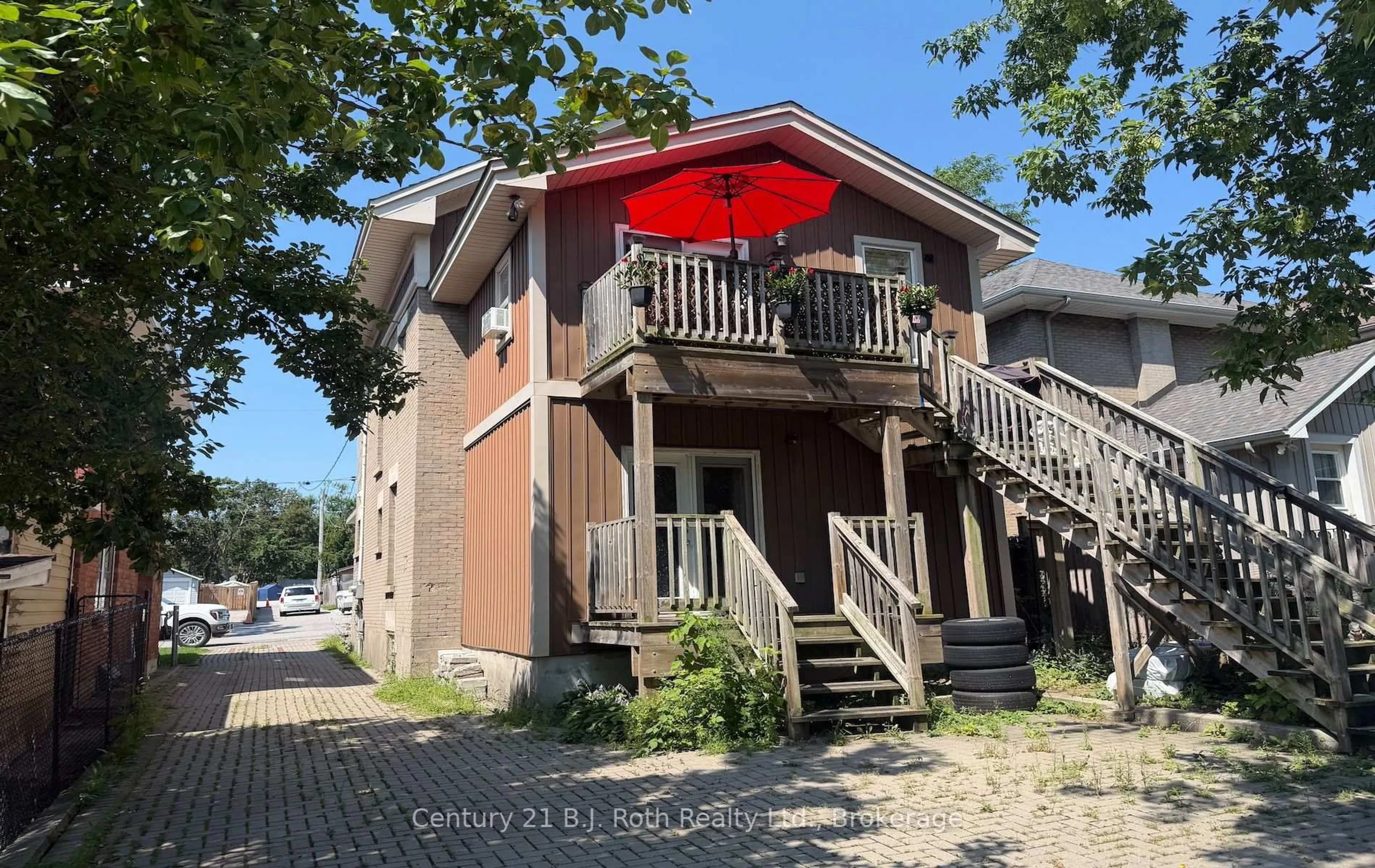 Patio, street for 100 Cameron St, Orillia Ontario L3V 5R7