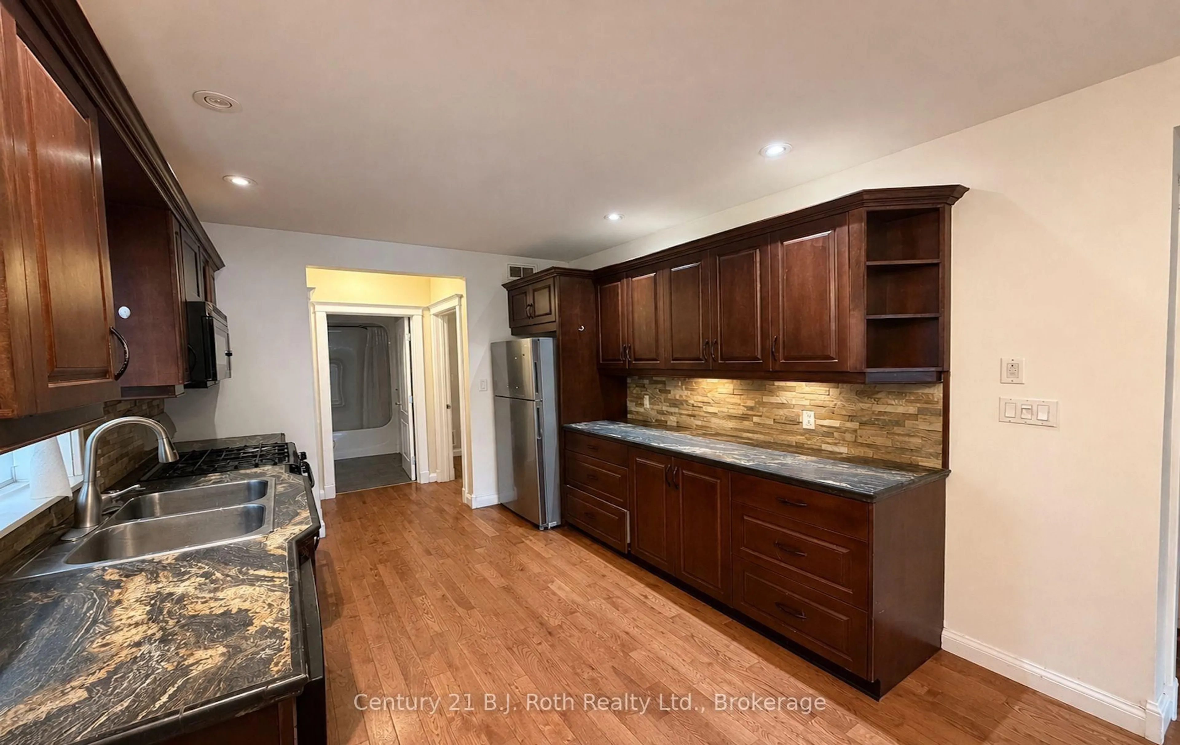Open concept kitchen, wood/laminate floor for 100 Cameron St, Orillia Ontario L3V 5R7