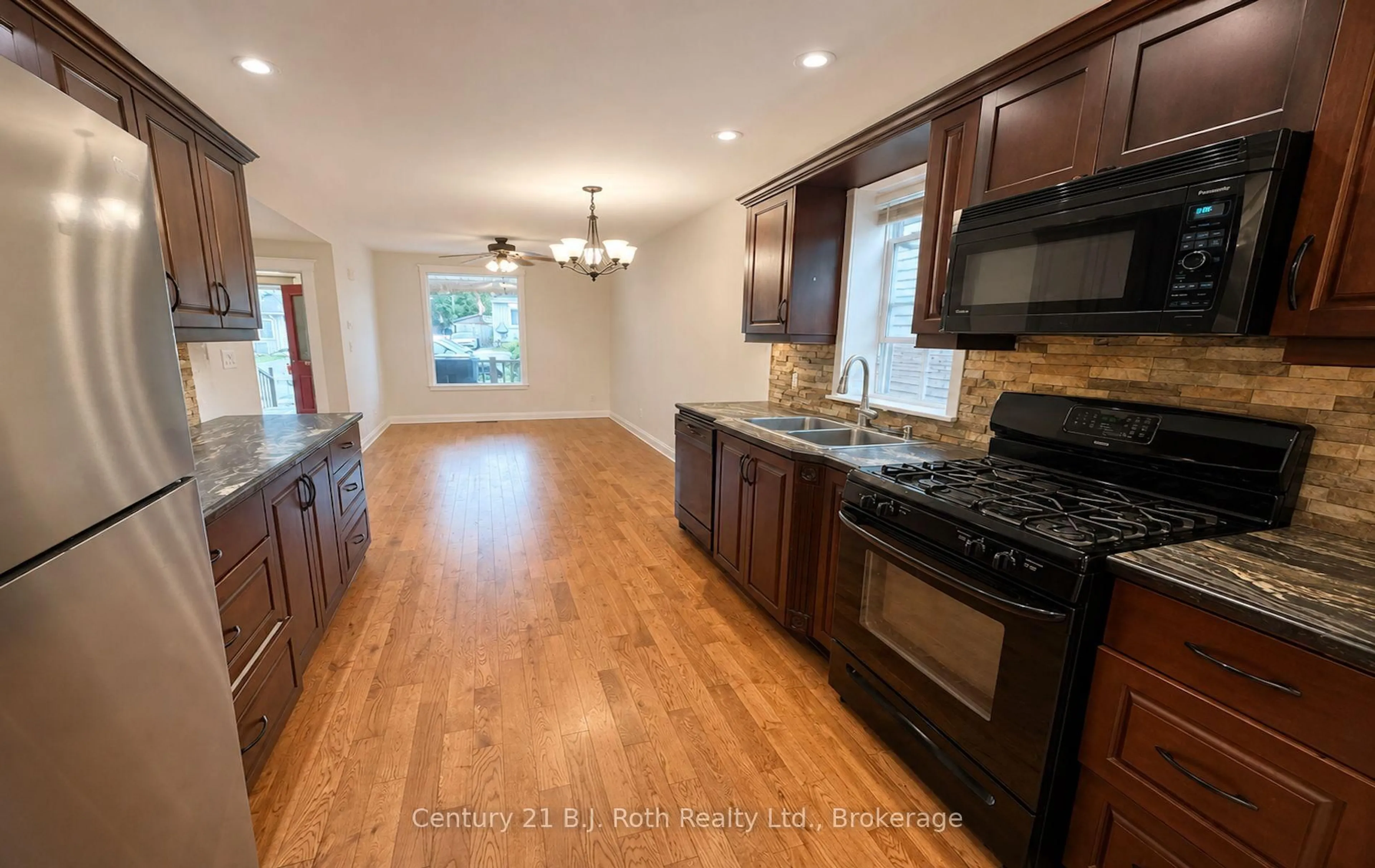 Open concept kitchen, unknown for 100 Cameron St, Orillia Ontario L3V 5R7