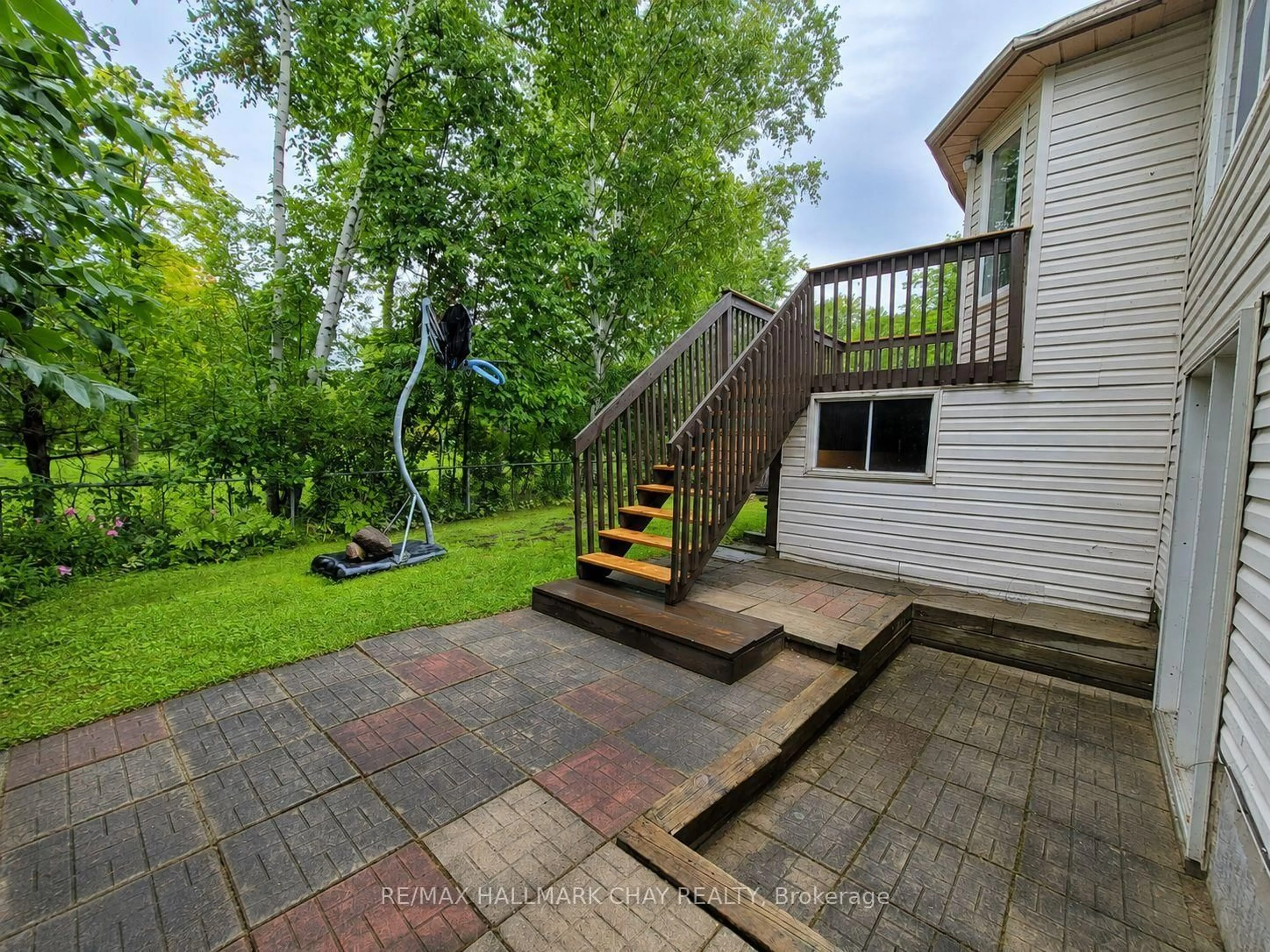 Patio, unknown for 5 Harbour Cres, Wasaga Beach Ontario L9Z 1G4