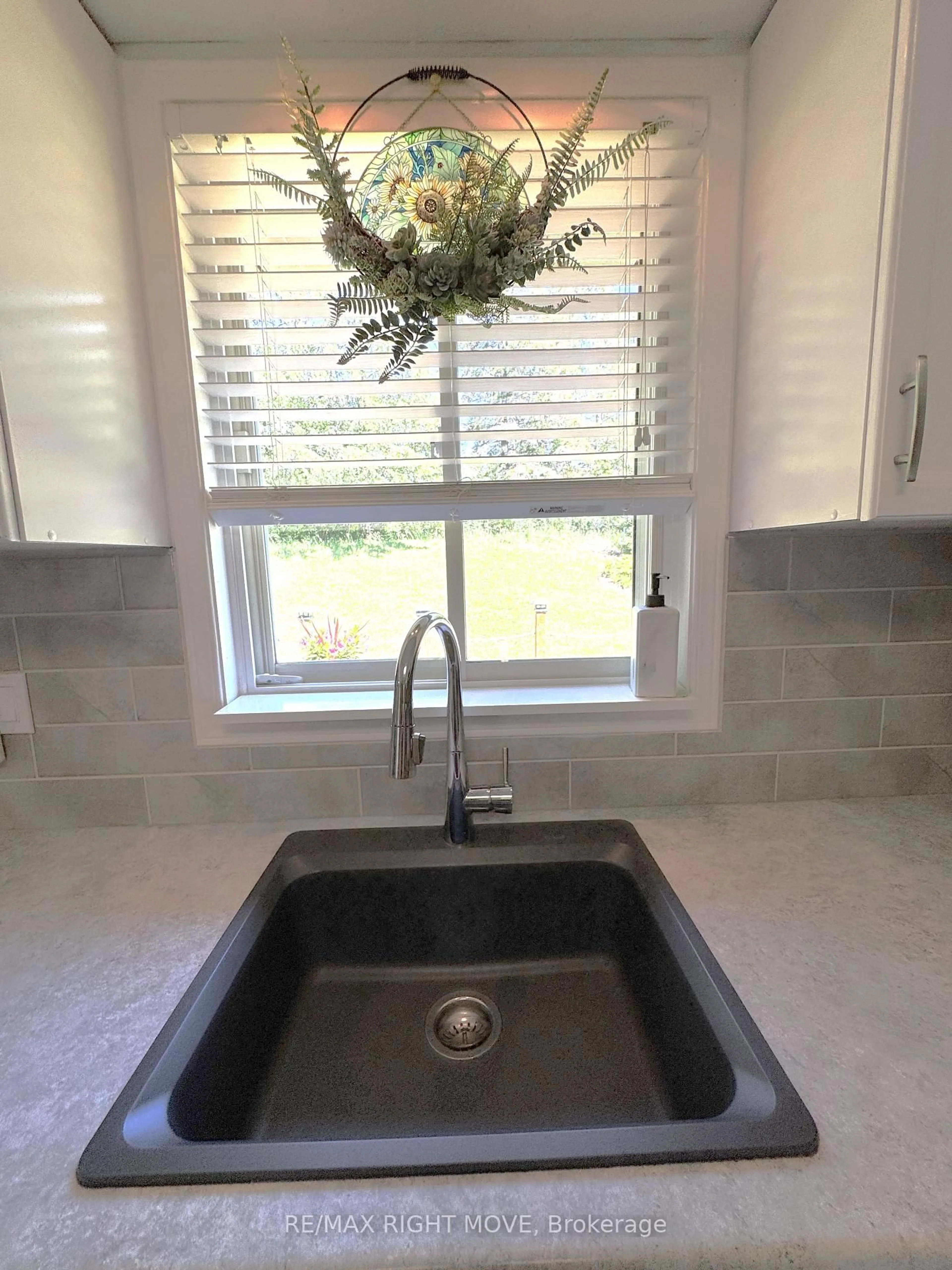 Contemporary kitchen, ceramic/tile floor for 15 Watson Crt, Orillia Ontario L3V 7S5