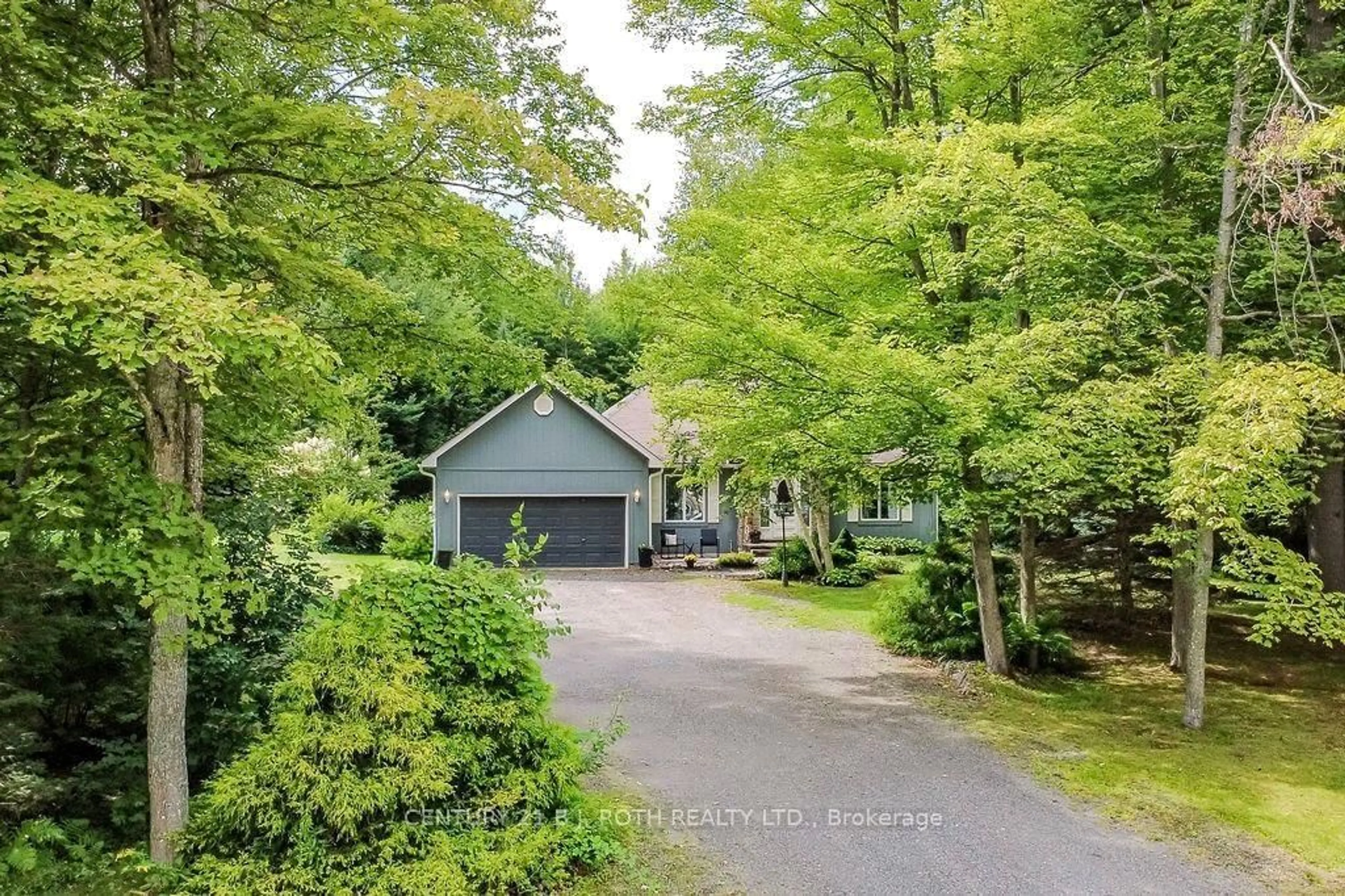 A pic from outside/outdoor area/front of a property/back of a property/a pic from drone, unknown for 2604 The Birches Rd, Severn Ontario L0K 2B0