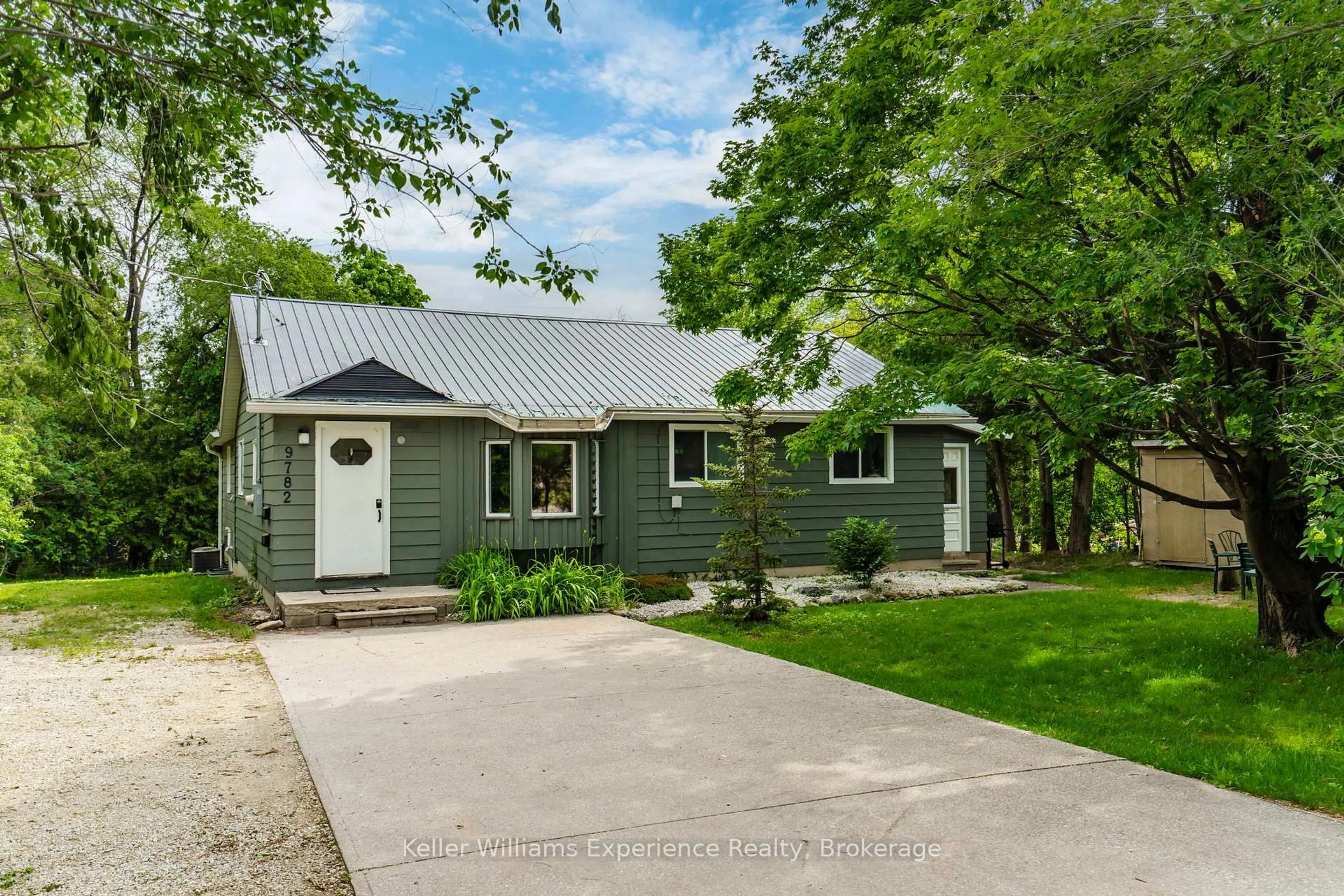 Home with vinyl exterior material, street for 9782 Beachwood Dr, Collingwood Ontario L9Y 5P8