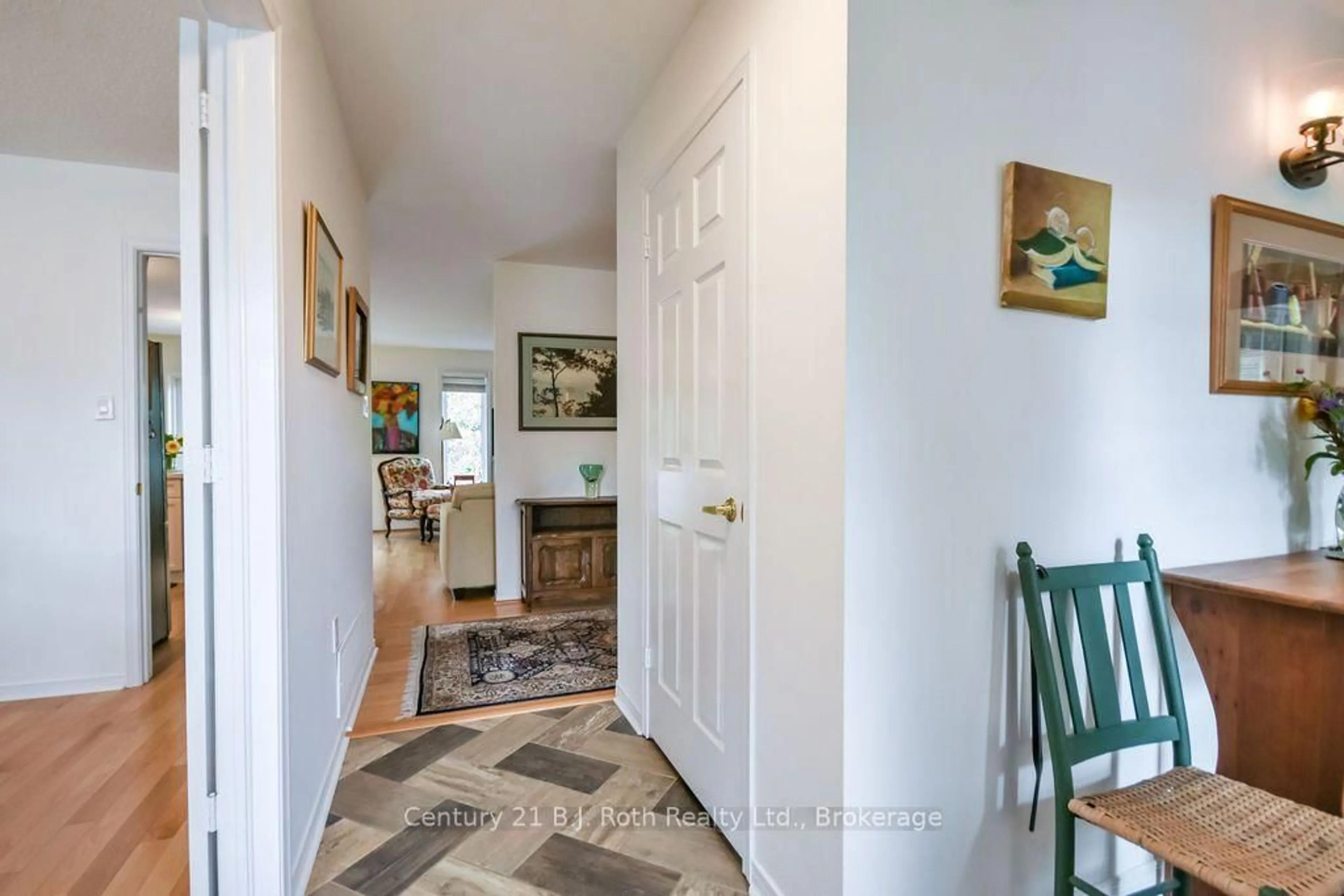 Indoor entryway for 51 Johnson St, Orillia Ontario L3V 7R9
