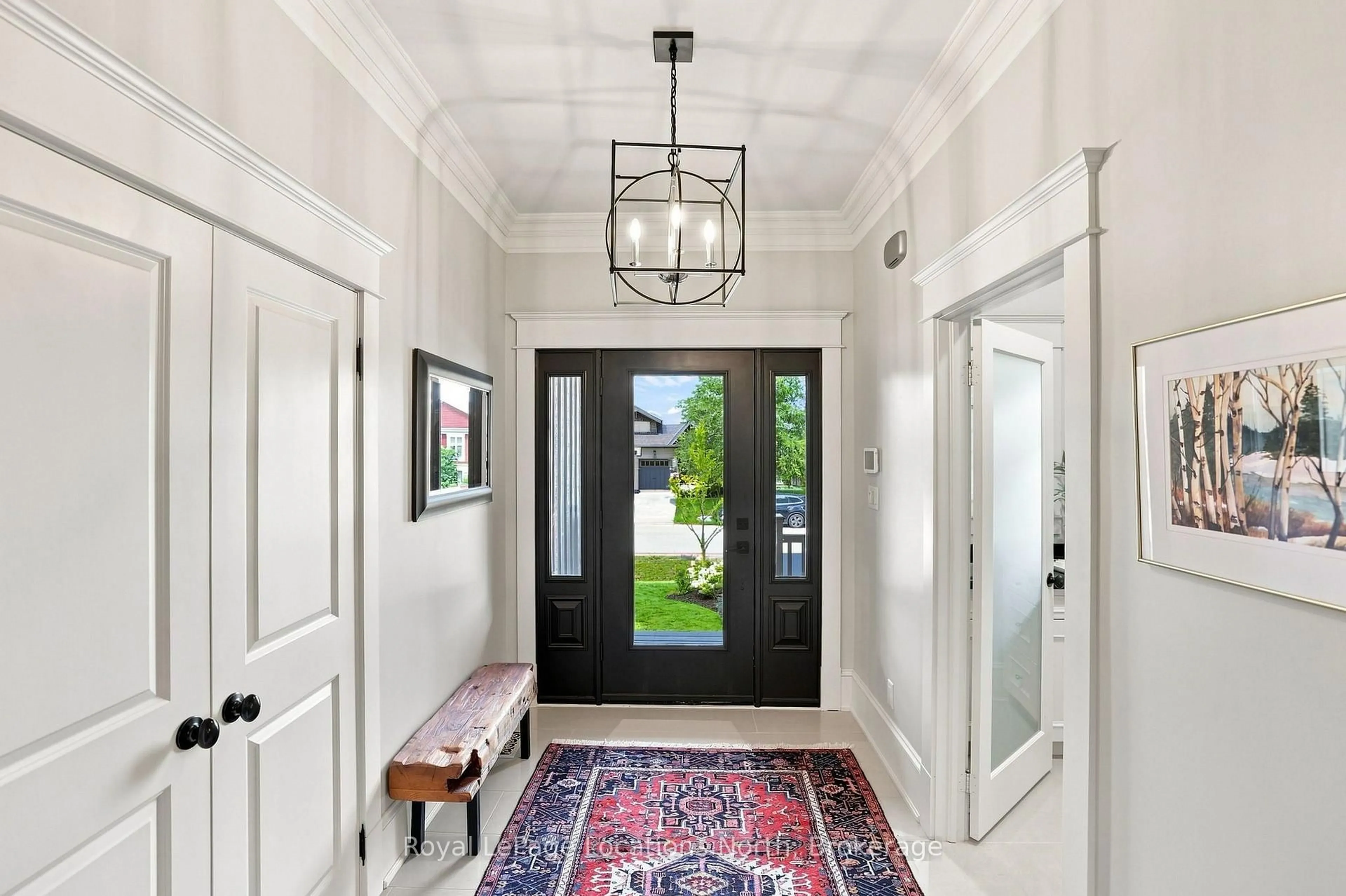 Indoor entryway for 114 Stanley St, Collingwood Ontario L9Y 0G3