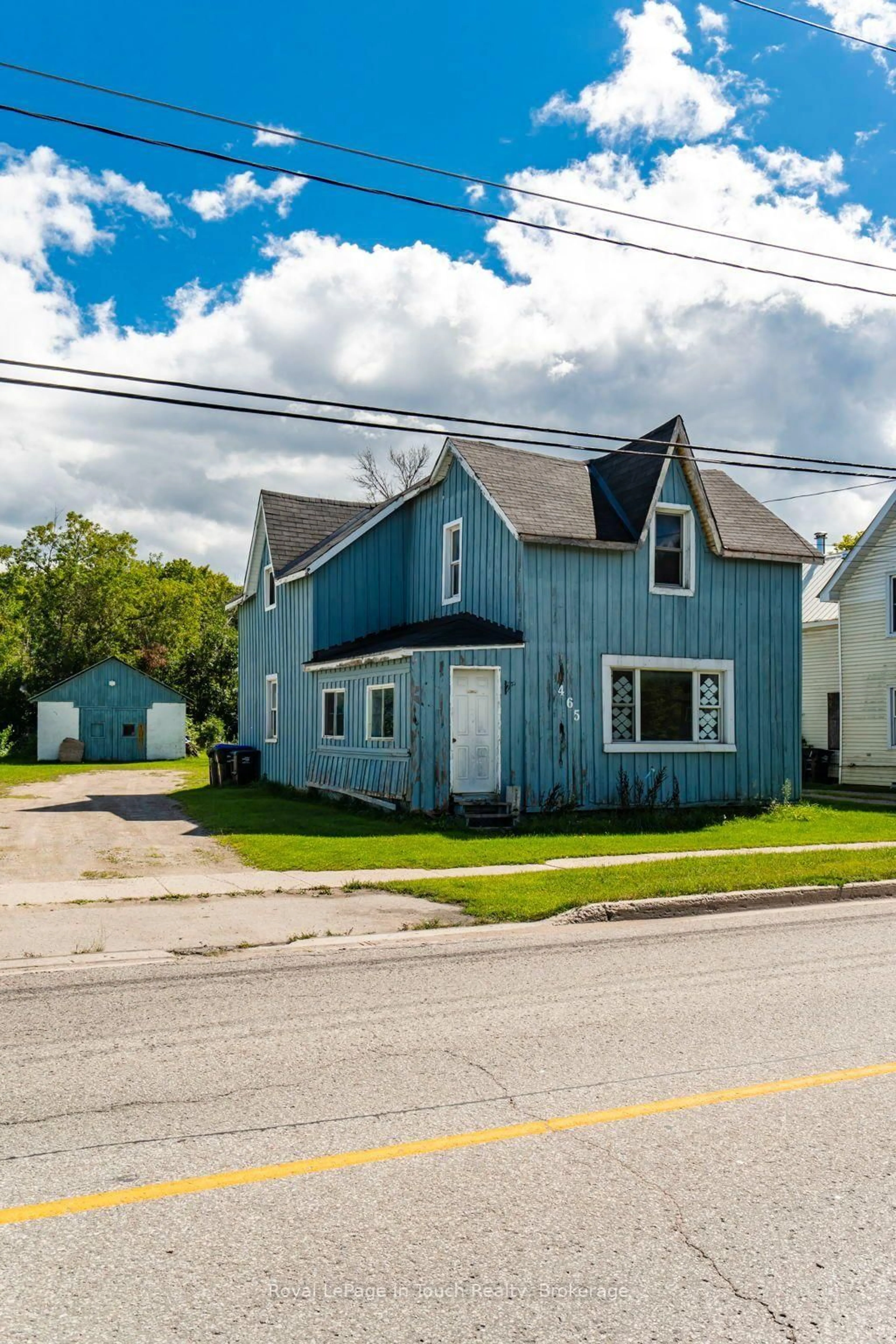 Home with vinyl exterior material, street for 465 William St, Tay Ontario L0K 2A0