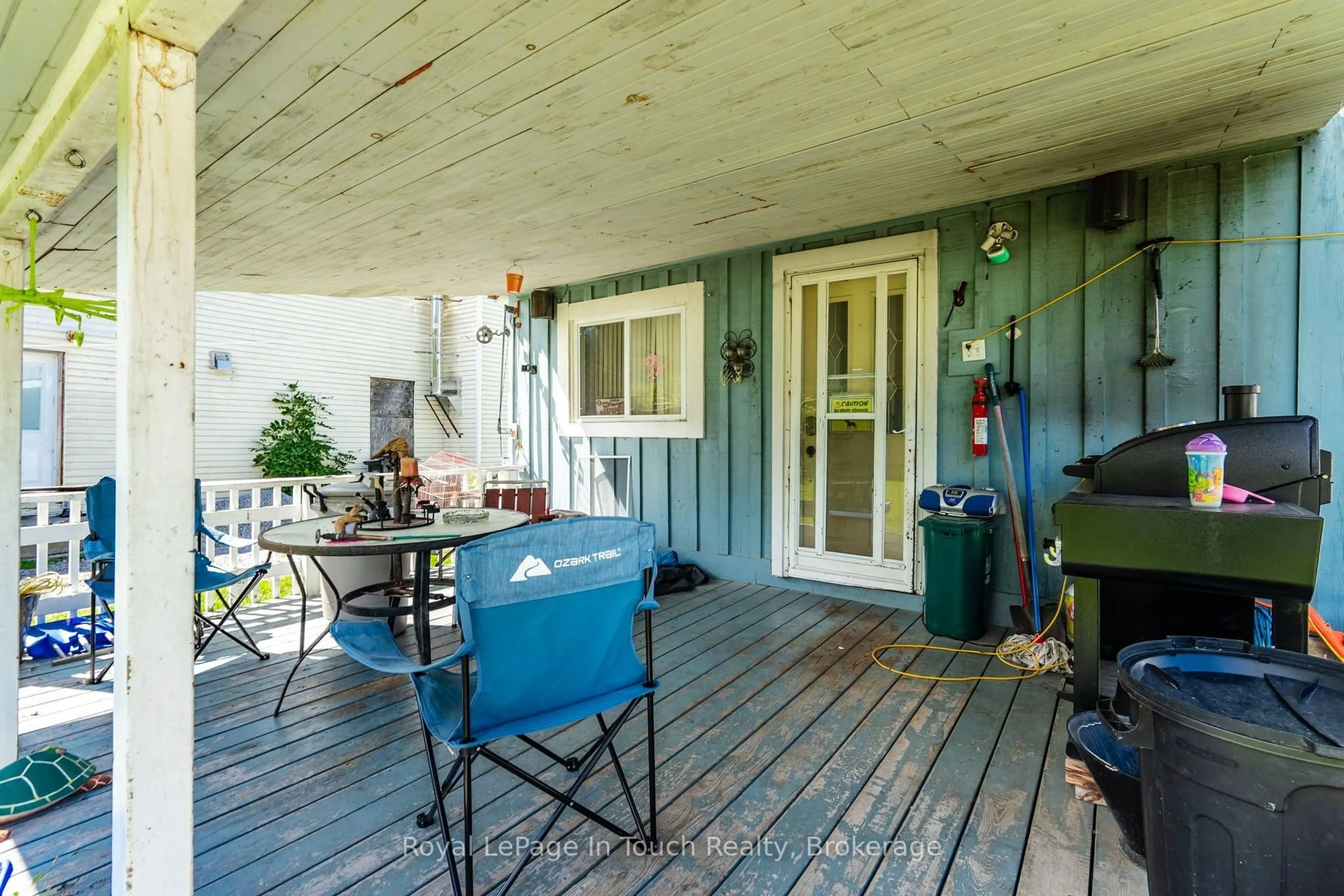 Patio, street for 465 William St, Tay Ontario L0K 2A0