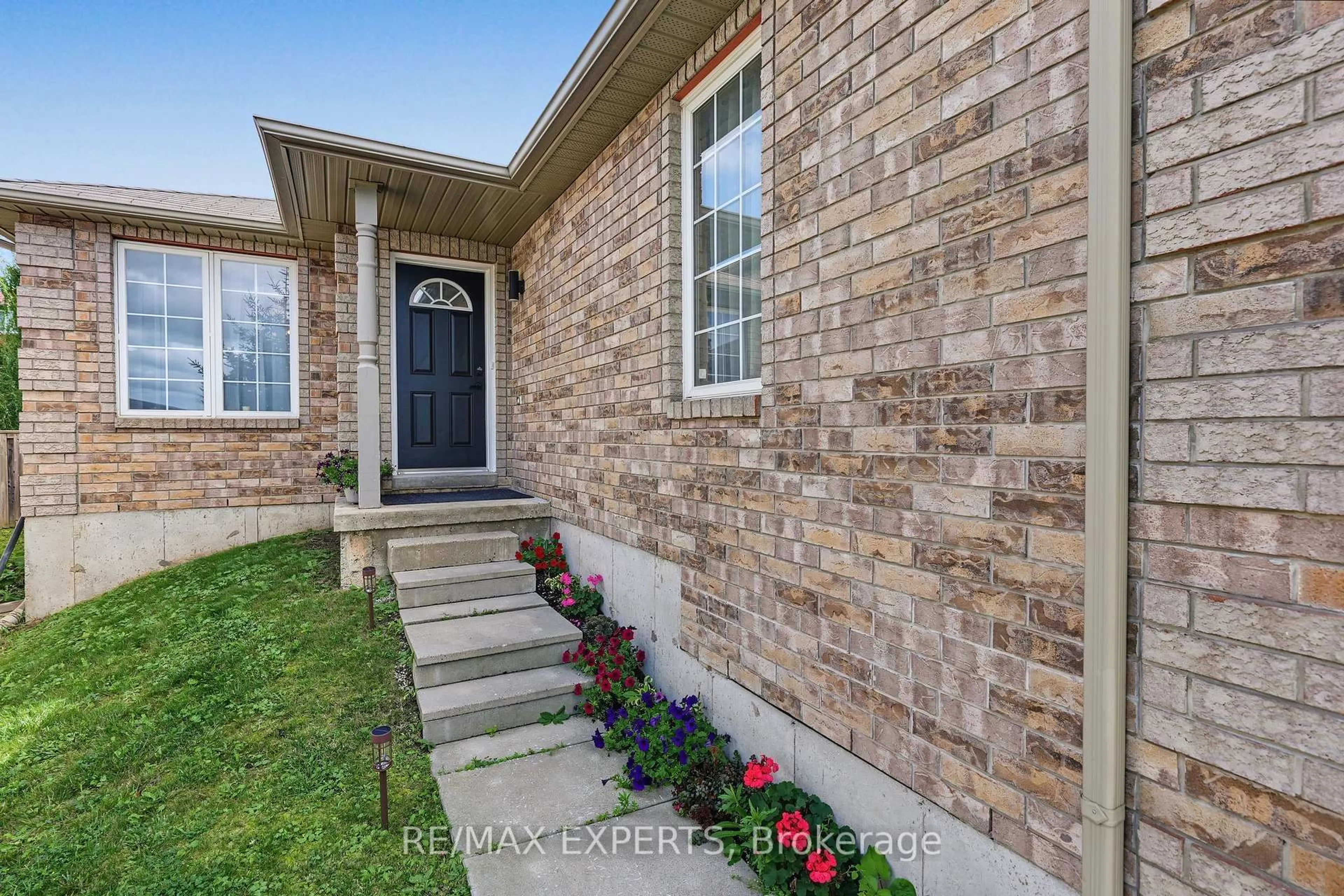 Home with brick exterior material, street for 17 Michelle Dr, Barrie Ontario L4N 5Y1
