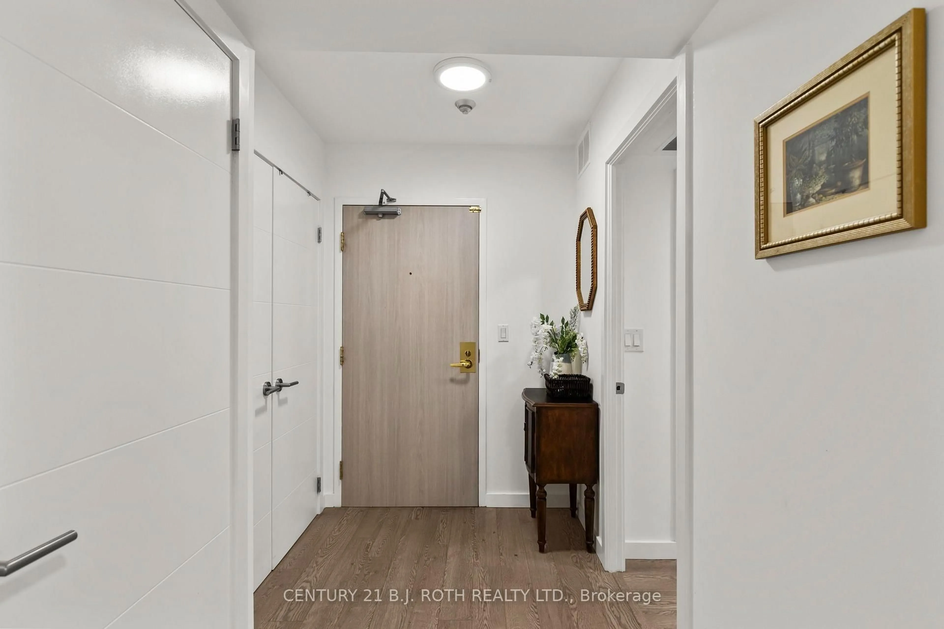 Indoor entryway for 150 Dunlop St #911, Barrie Ontario L4M 6H1
