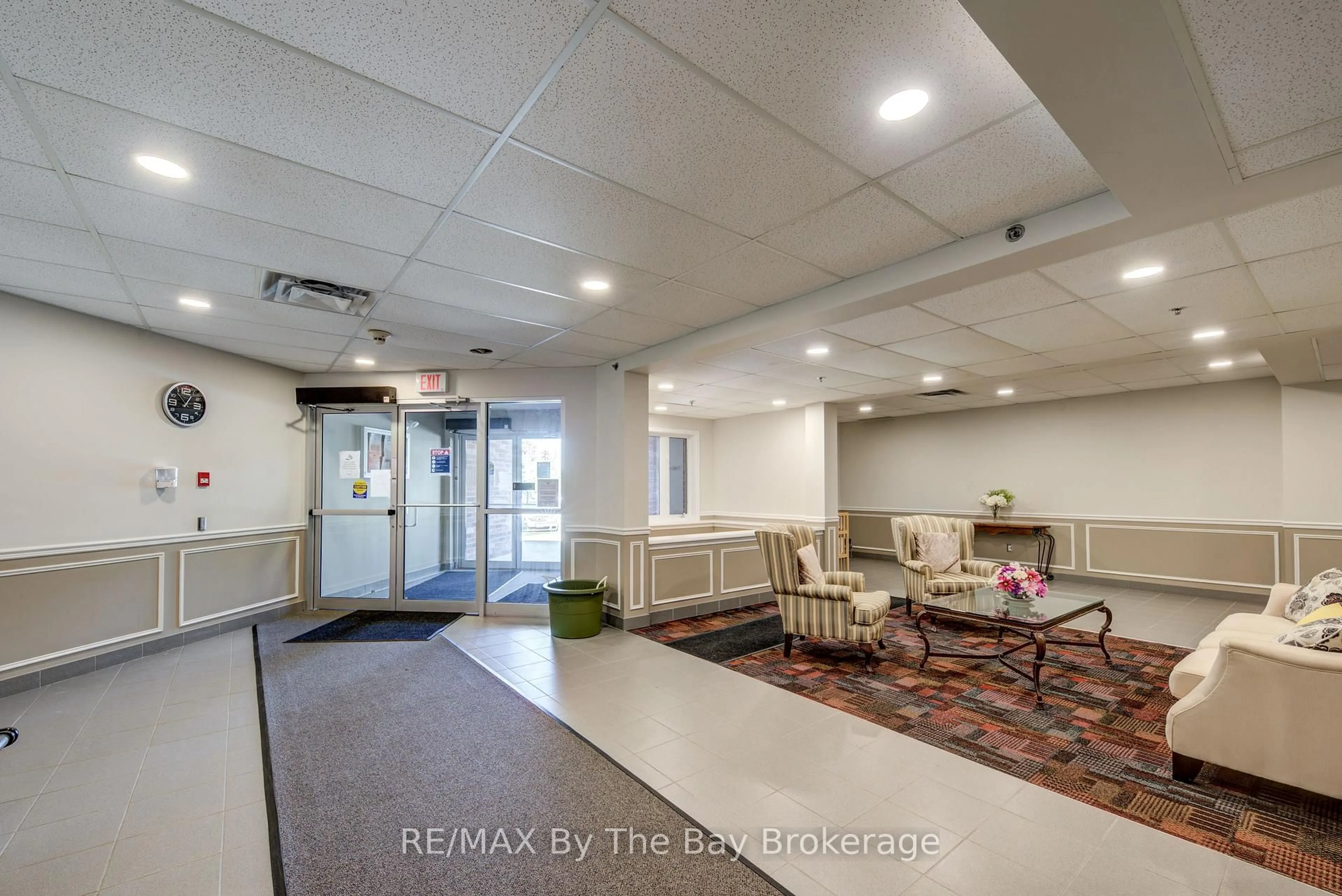 Indoor foyer for 16 Westbury Rd #202, Wasaga Beach Ontario L9Z 0B8