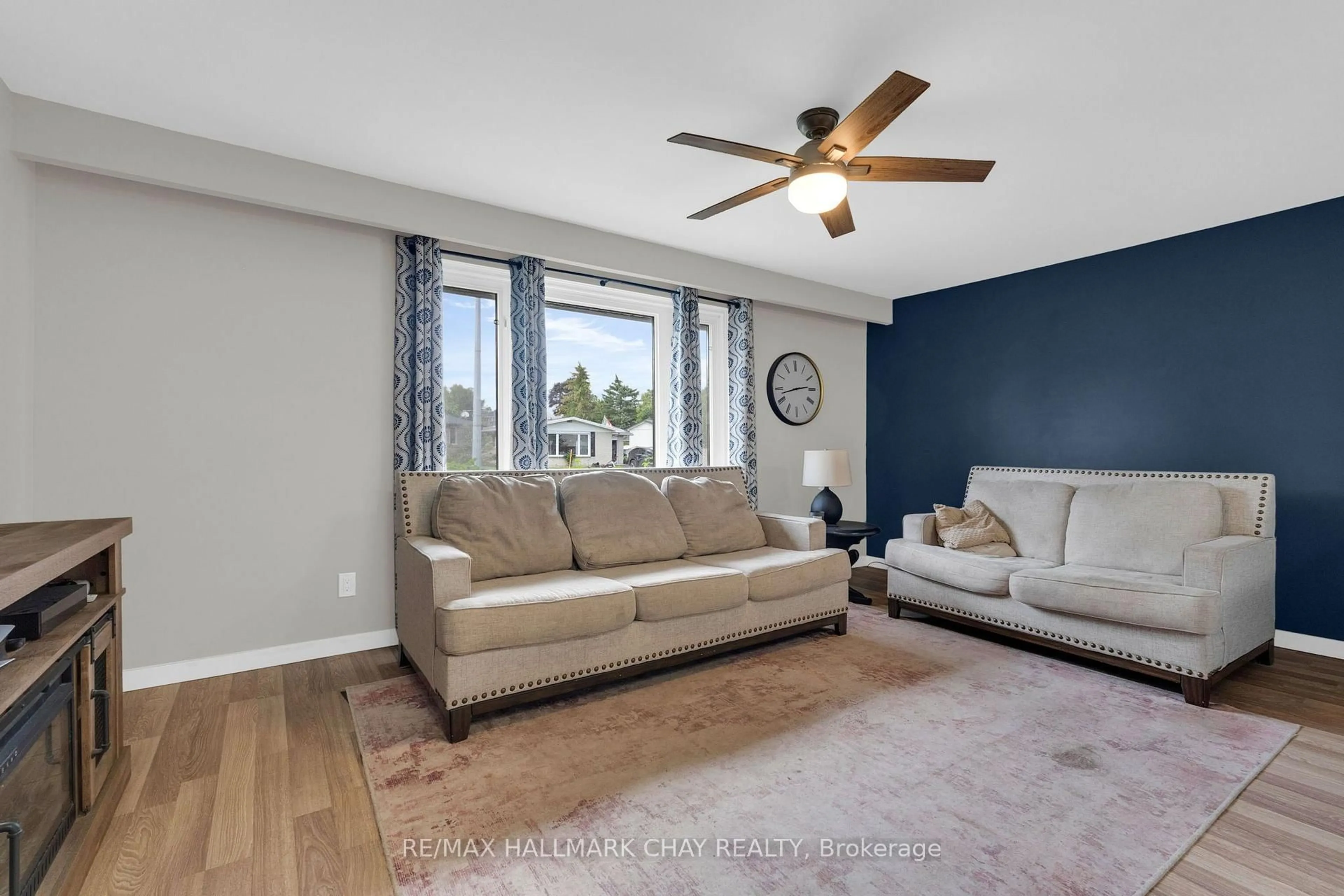 Living room with furniture, unknown for 109 Daphne Cres, Barrie Ontario L4M 2Y7