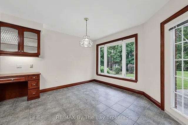 90 Goldfinch Cres, Tiny 2