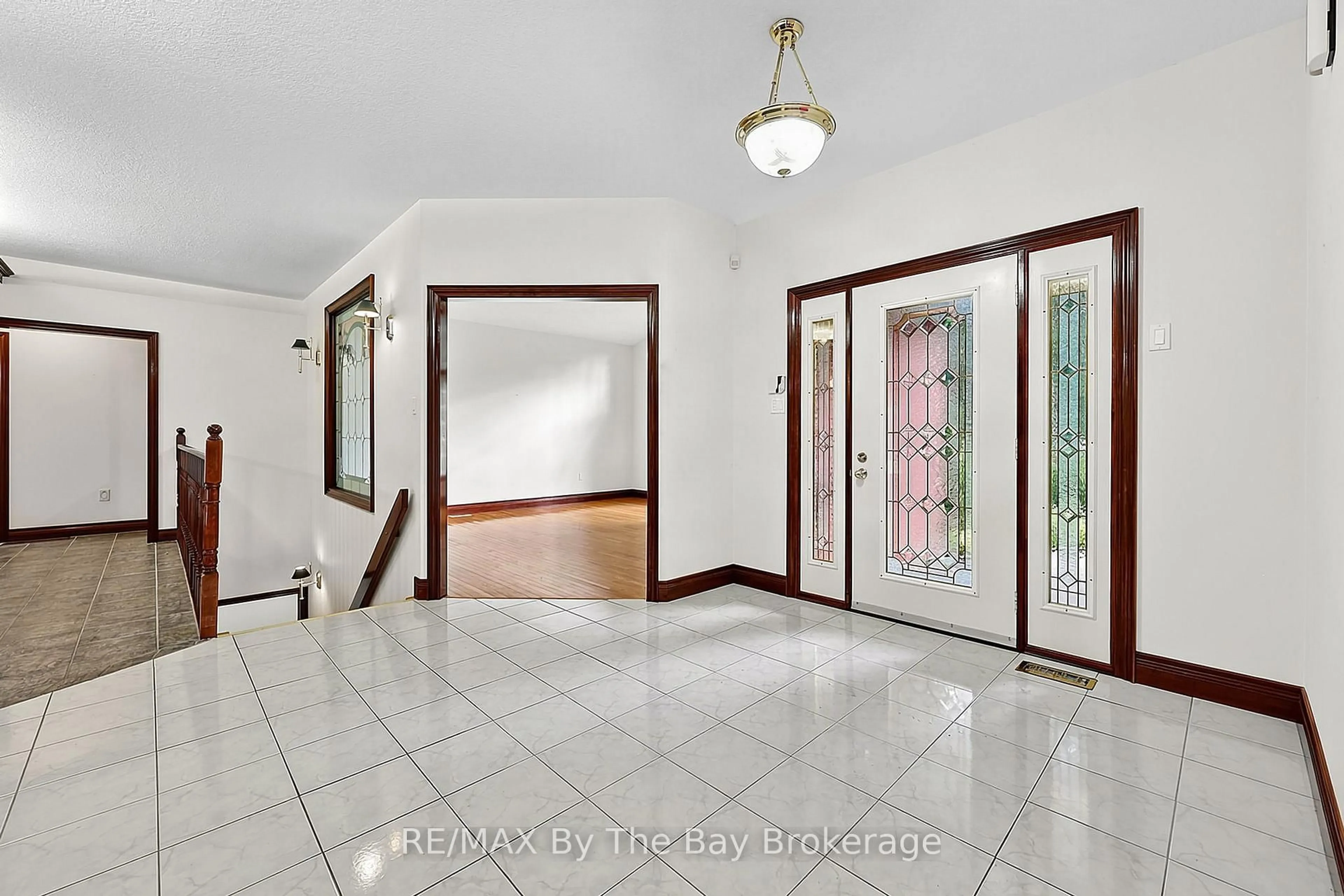 Indoor foyer for 90 Goldfinch Cres, Tiny Ontario L0L 2J0