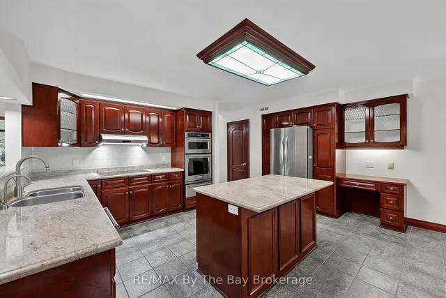 90 Goldfinch Cres, Tiny 5