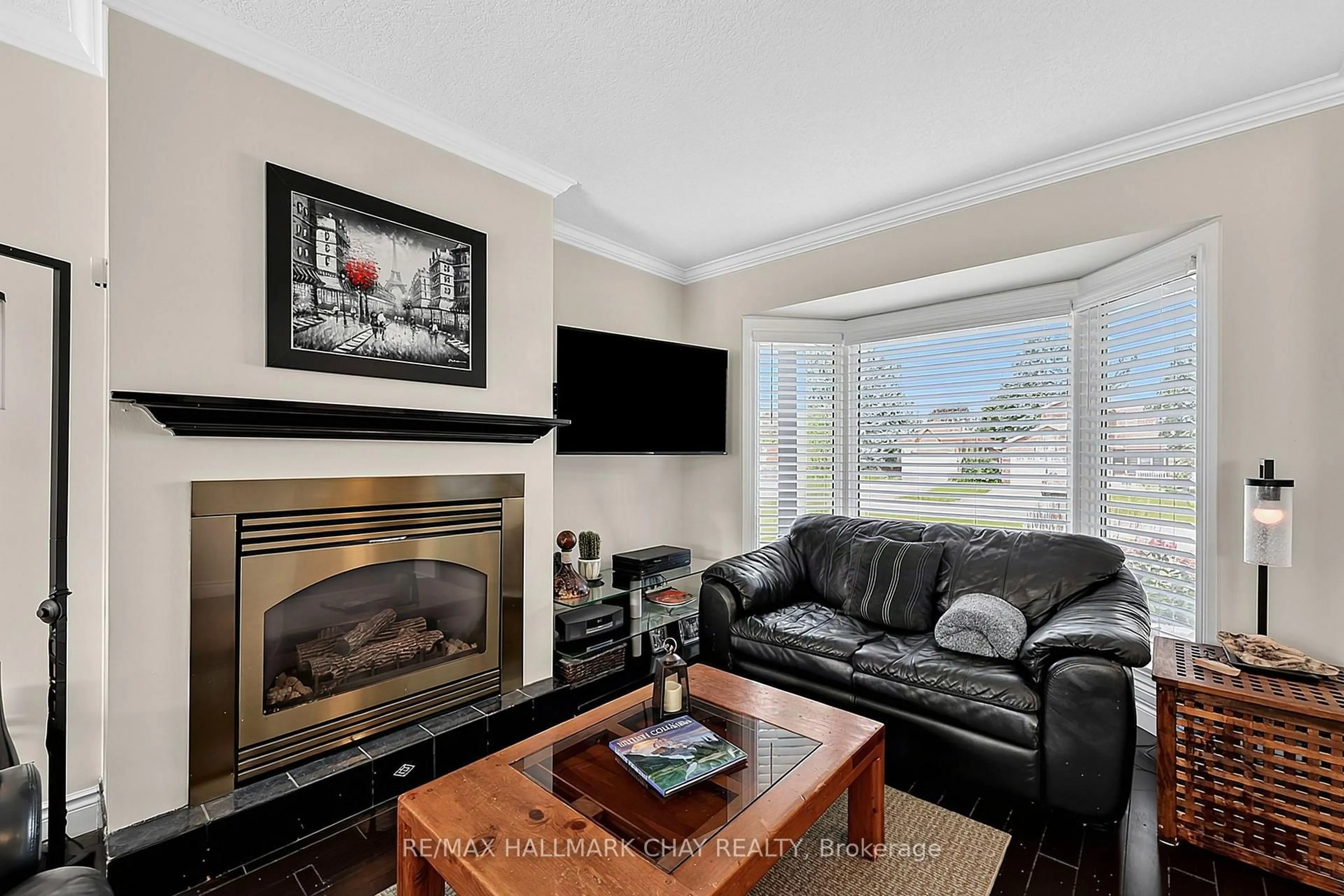 Living room with furniture, unknown for 12 Grasett Cres, Barrie Ontario L4N 6Z8