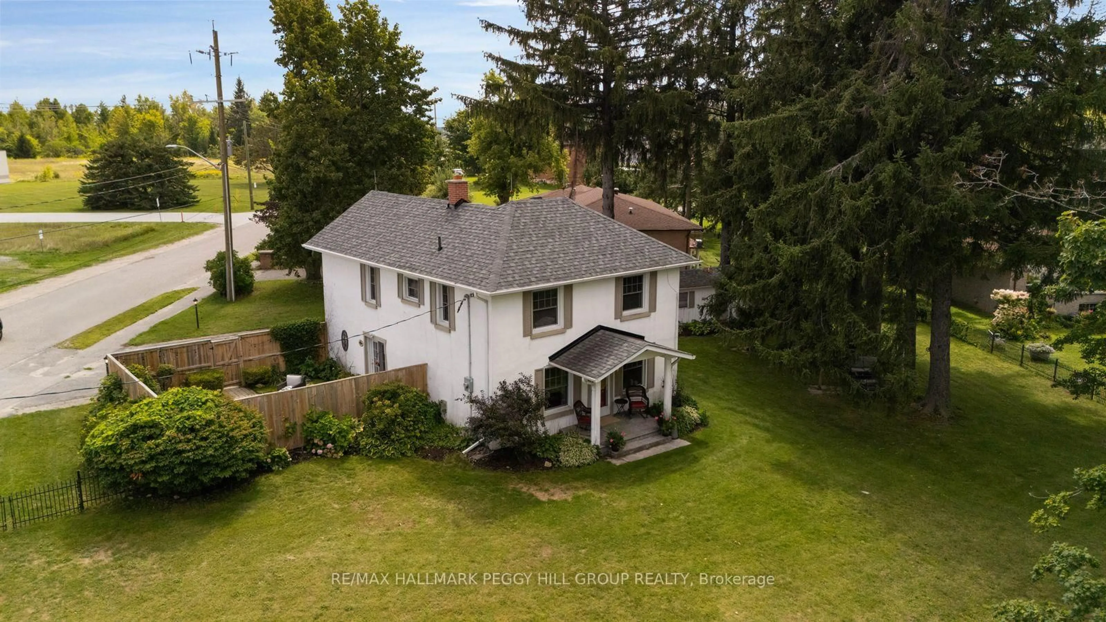 A pic from outside/outdoor area/front of a property/back of a property/a pic from drone, unknown for 12 Beacon Rd, Barrie Ontario L4N 9C8
