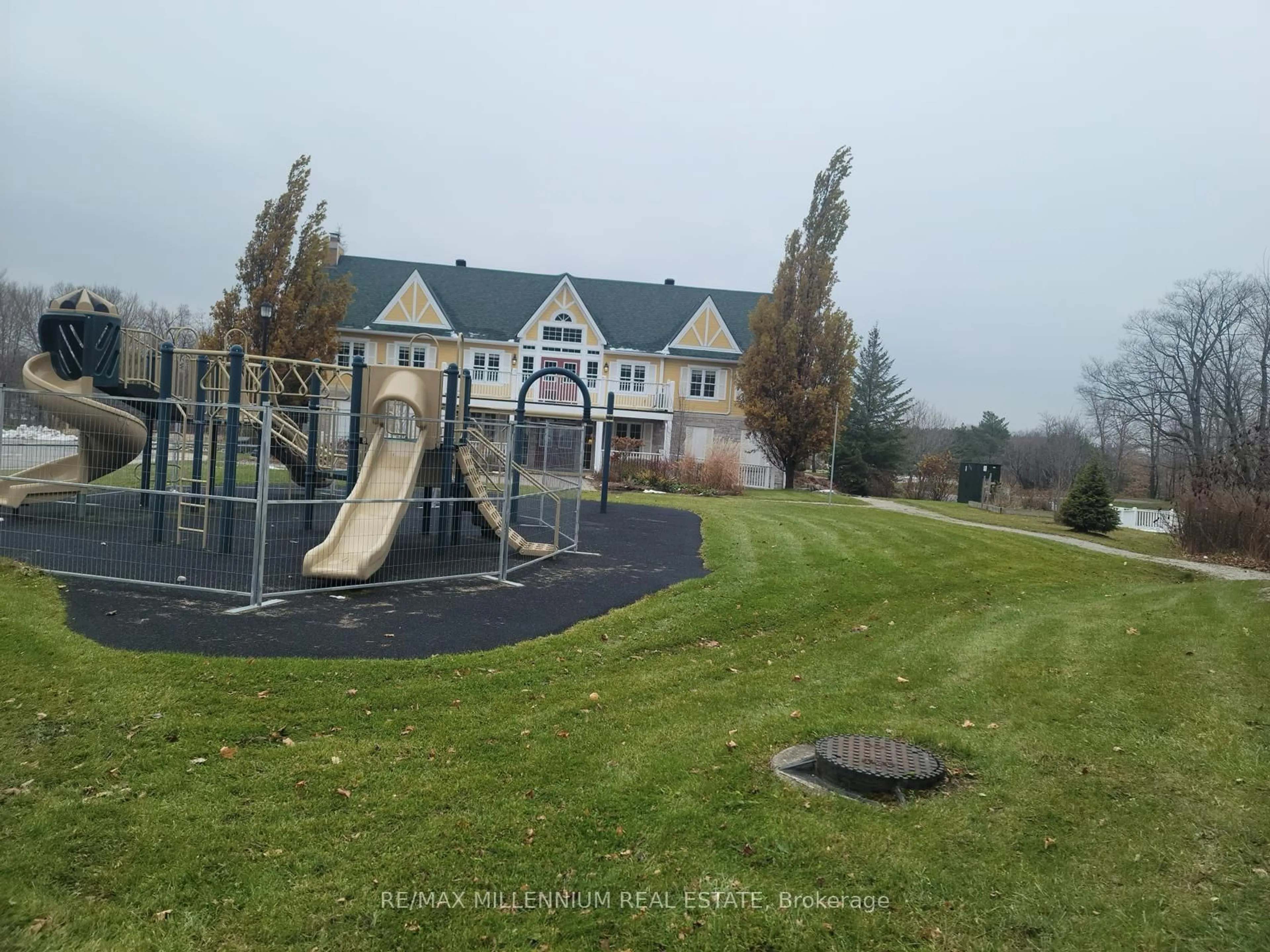 A pic from outside/outdoor area/front of a property/back of a property/a pic from drone, mountain view for 90 Highland Dr #2442-43, Oro-Medonte Ontario L0L 2L0