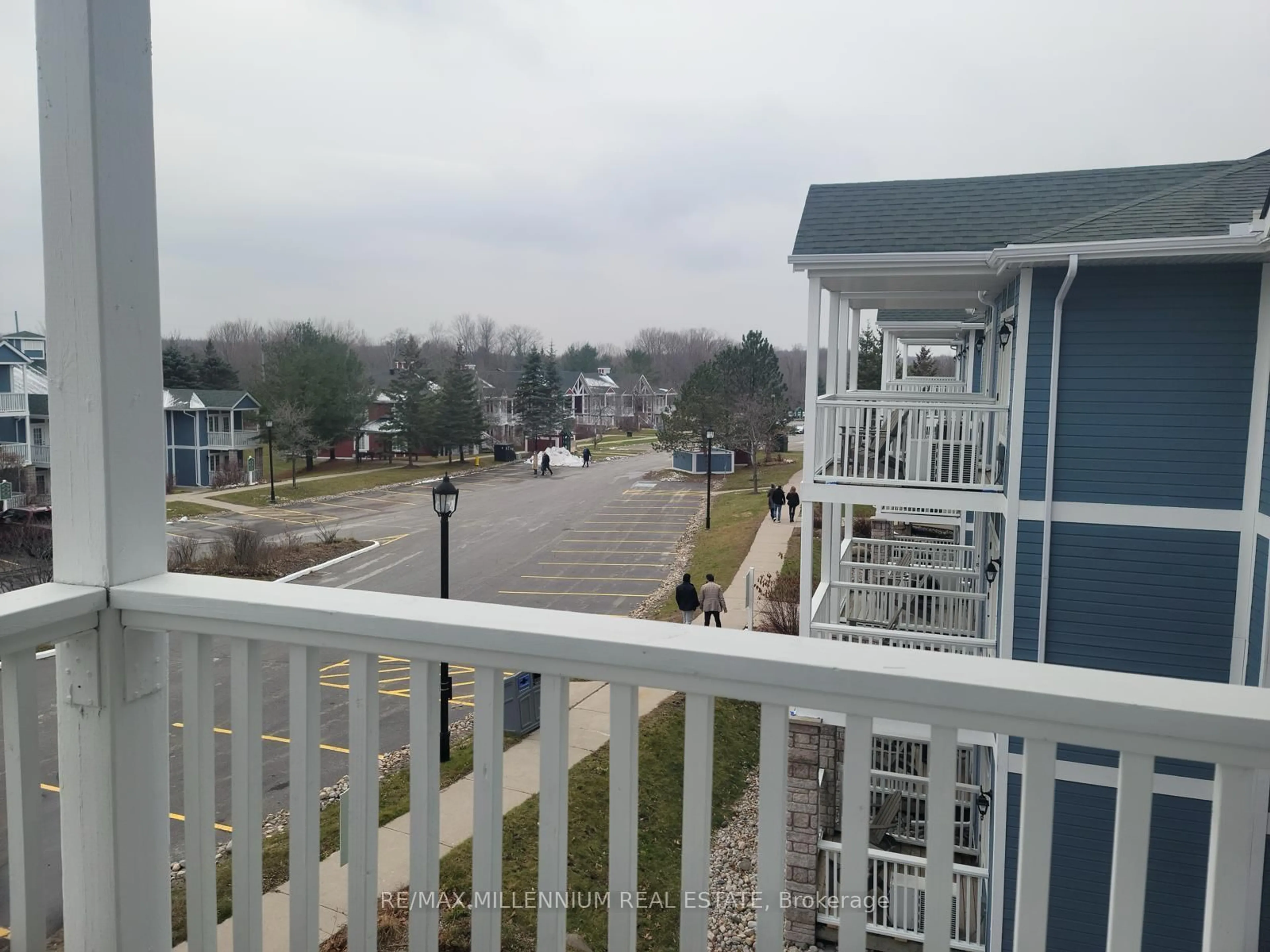 A pic from outside/outdoor area/front of a property/back of a property/a pic from drone, city buildings view from balcony for 90 Highland Dr #2442-43, Oro-Medonte Ontario L0L 2L0