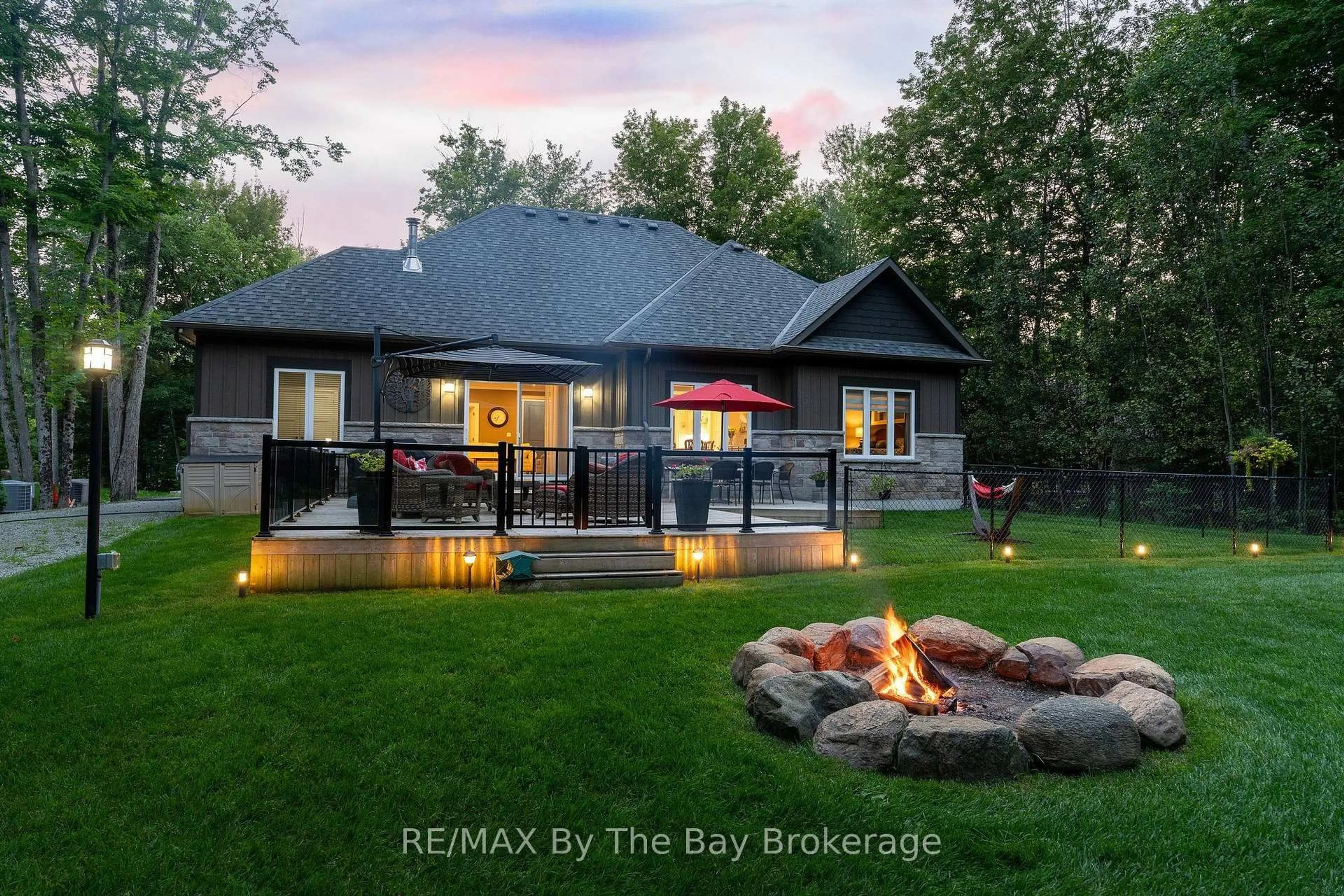 A pic from outside/outdoor area/front of a property/back of a property/a pic from drone, unknown for 81 Spruce St, Tiny Ontario L0L 1P1
