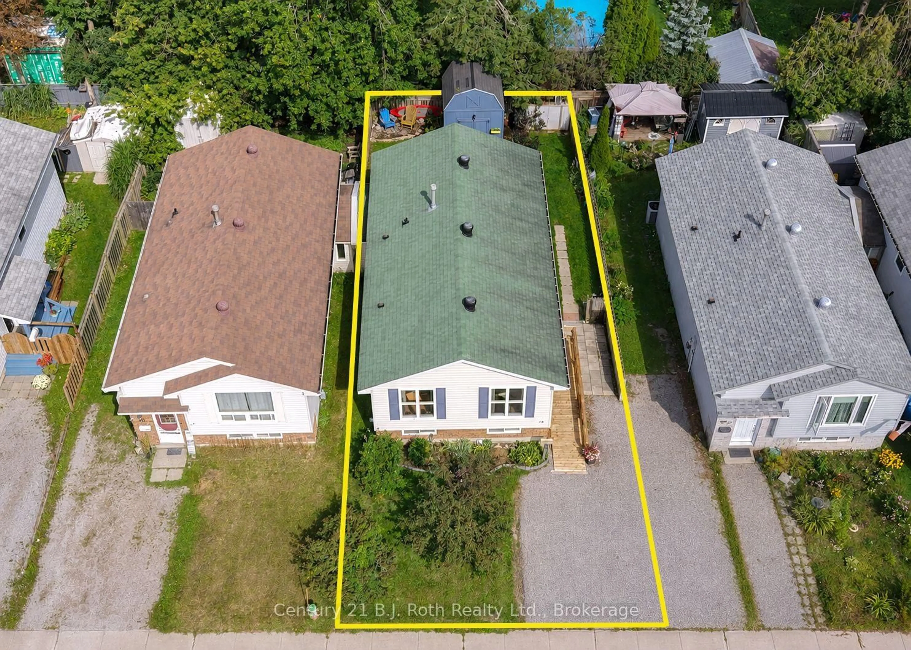 A pic from outside/outdoor area/front of a property/back of a property/a pic from drone, street for 38 Louise Lane, Orillia Ontario L3V 7W1