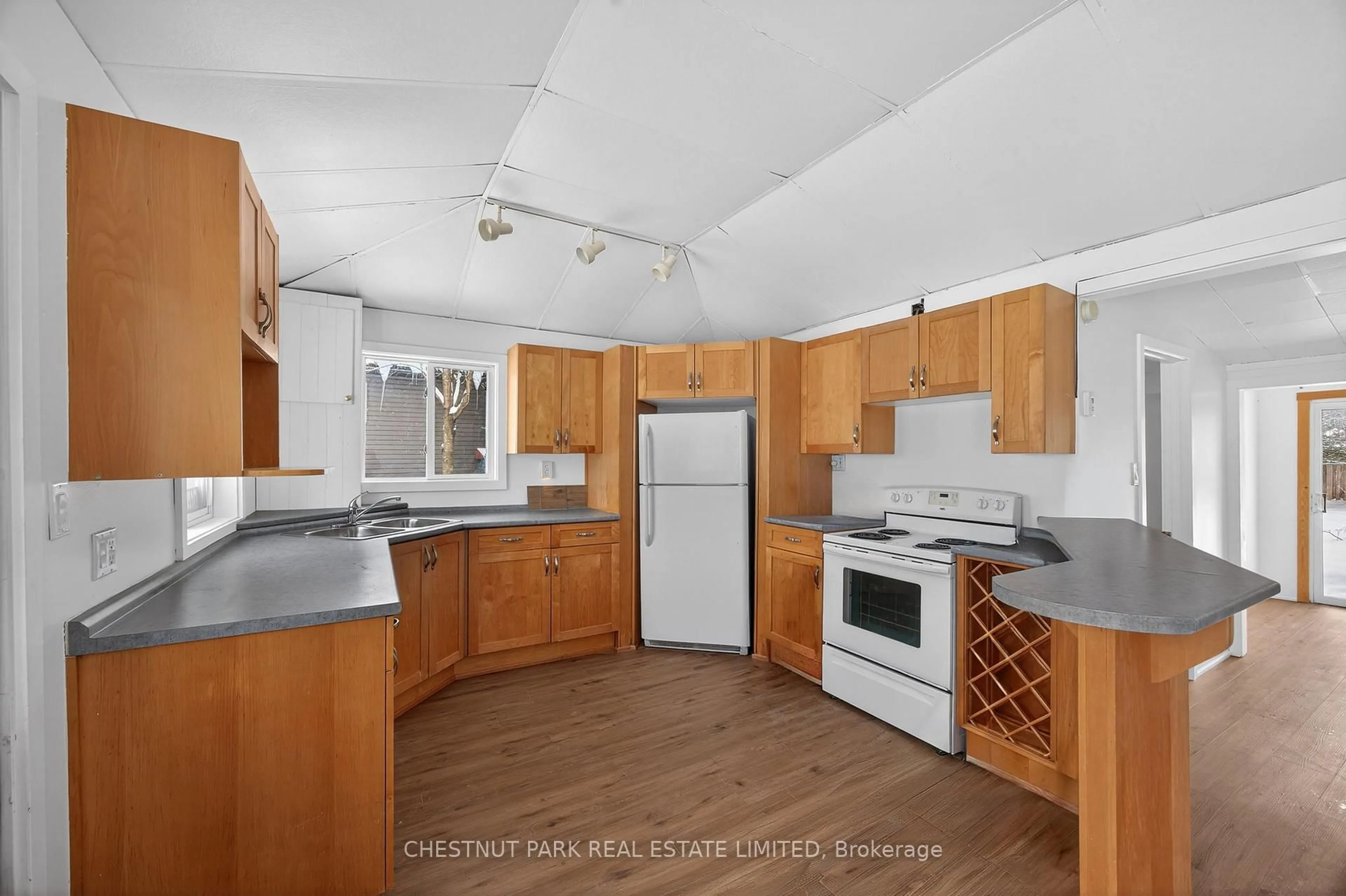Standard kitchen, unknown for 3410 Beachview Ave, Severn Ontario L0K 1G0