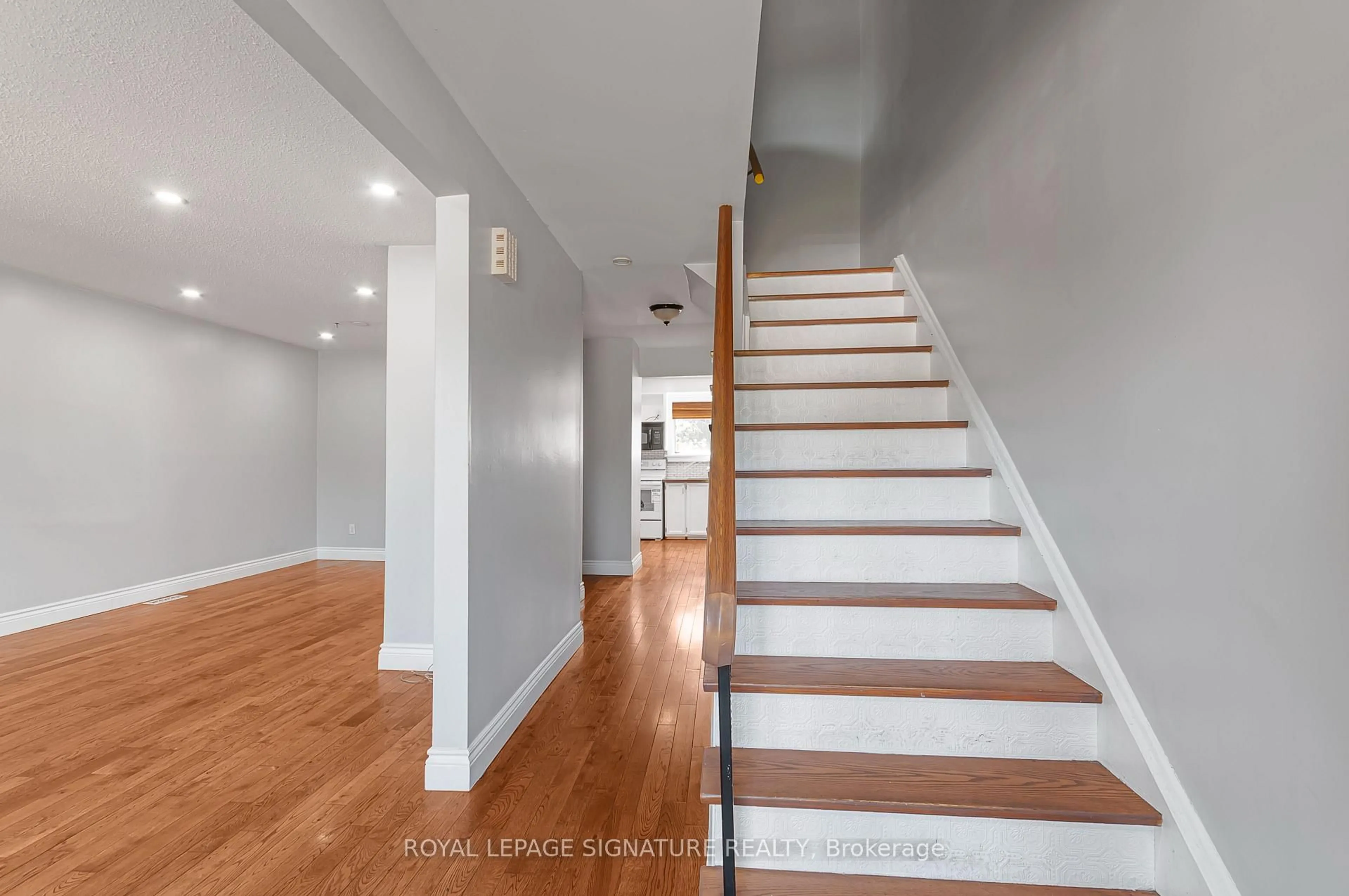 Unknown for 27 DAPHNE Cres, Barrie Ontario L4M 2Y7