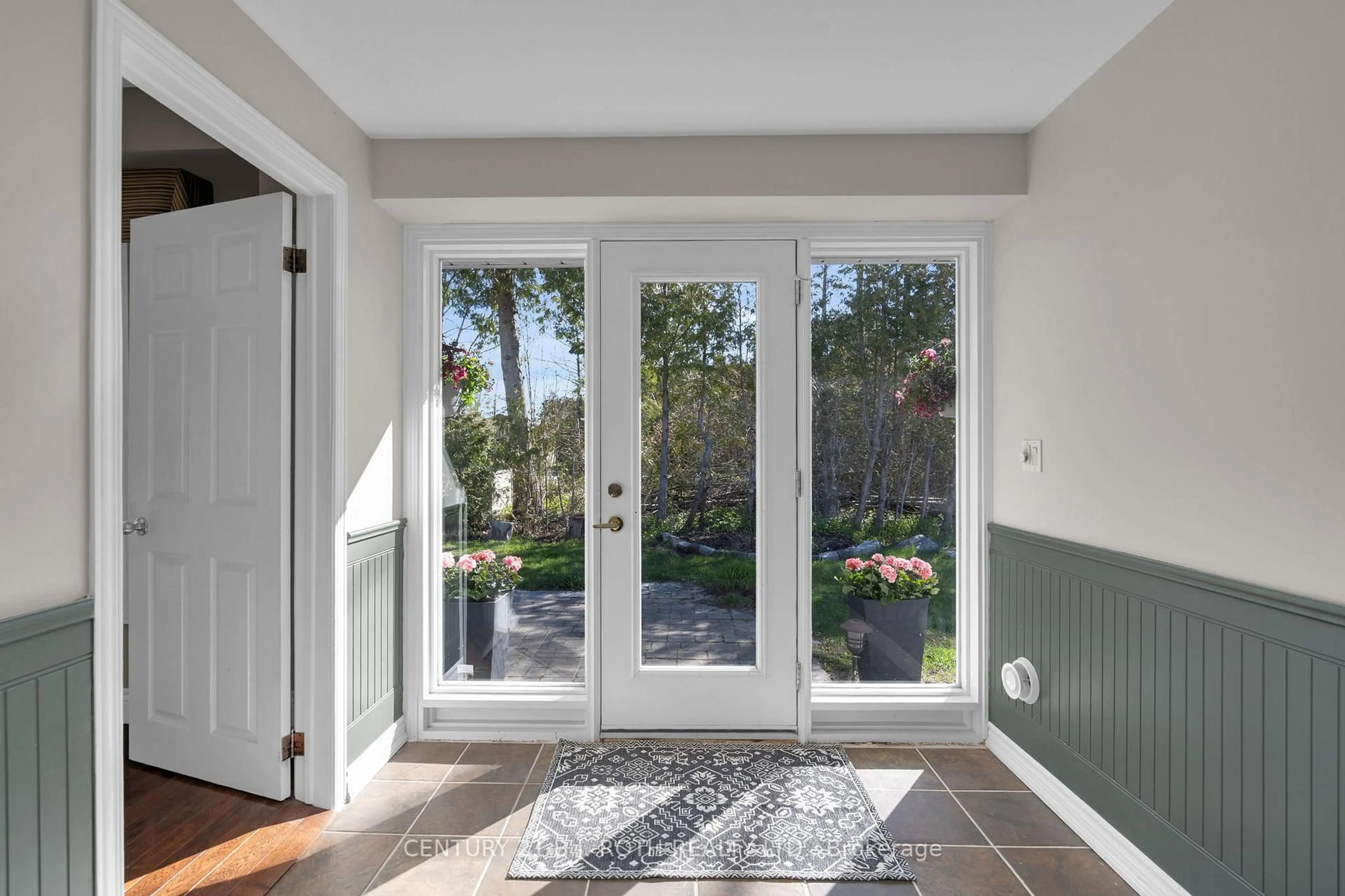 Indoor entryway for 49 Lakeshore Rd, Oro-Medonte Ontario L0L 2E0
