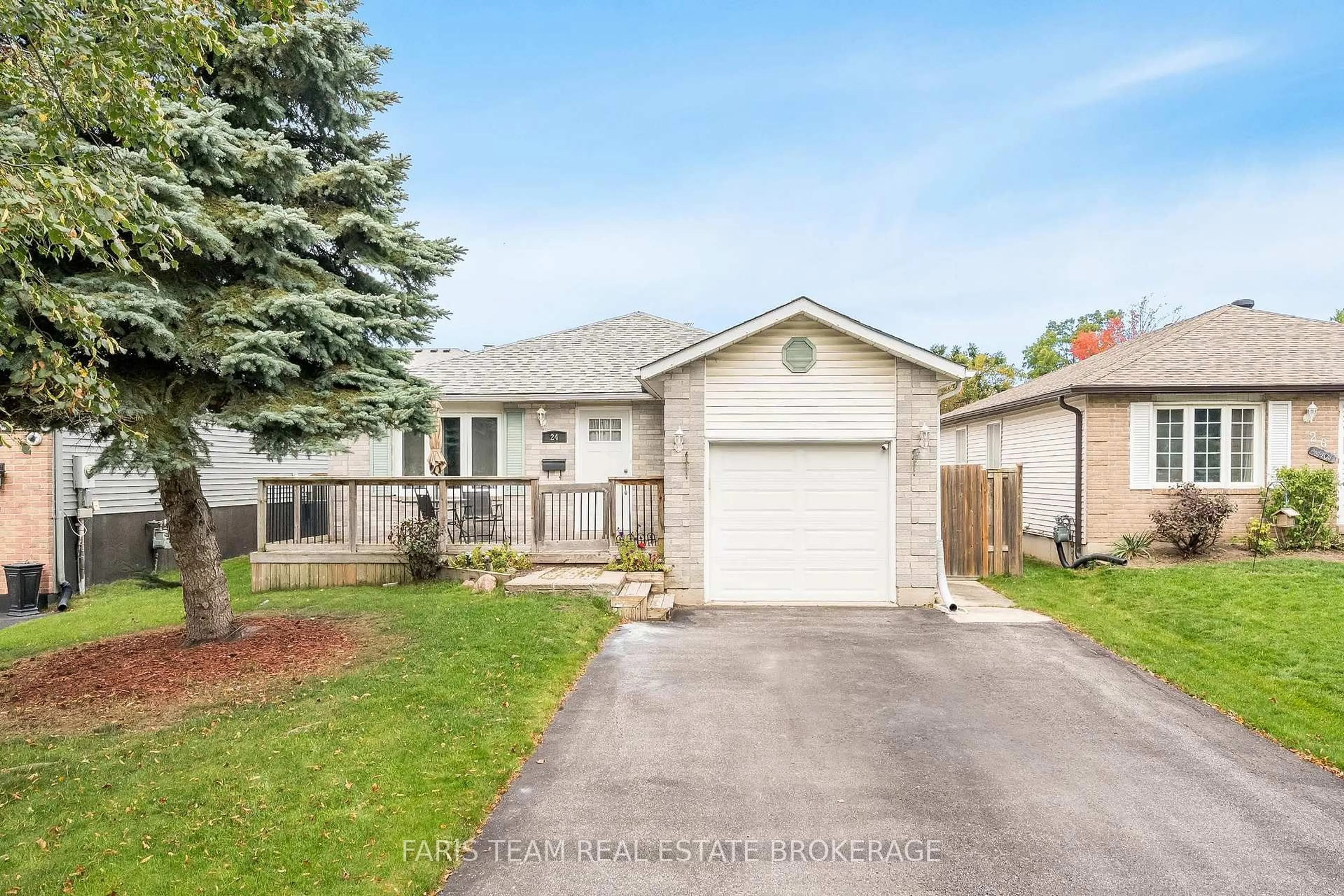 Home with vinyl exterior material, street for 24 Laurie Cres, Barrie Ontario L4M 6C7