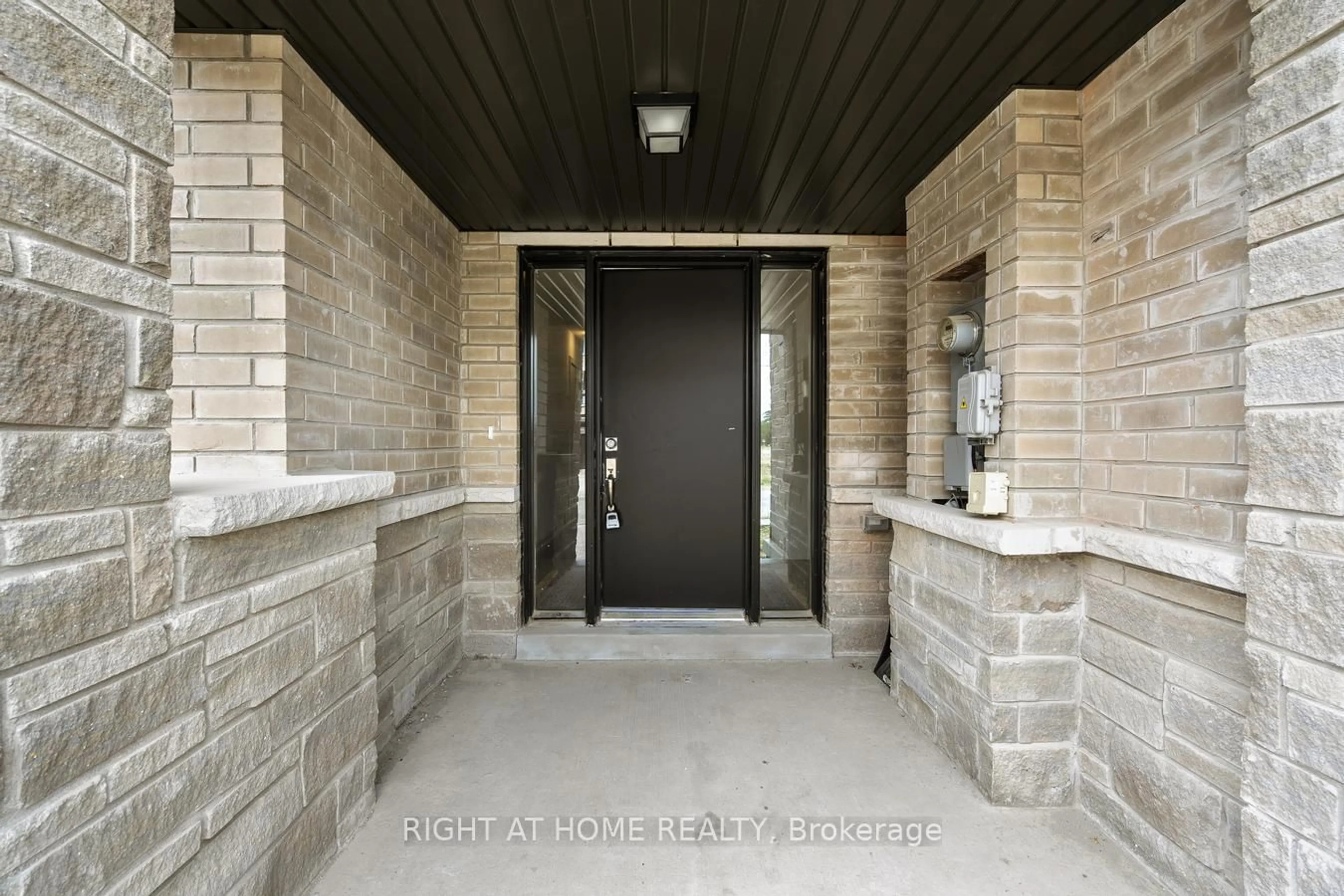 Indoor entryway for 6 Blue Forest Cres, Barrie Ontario L9J 0N3