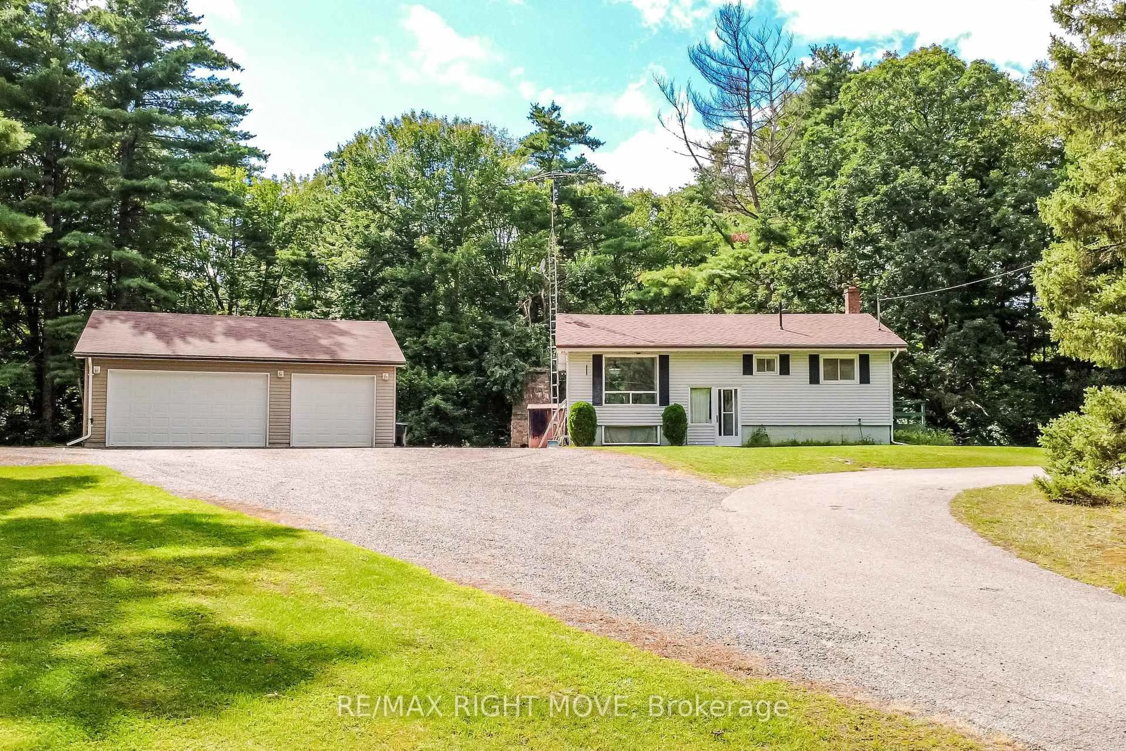 A pic from outside/outdoor area/front of a property/back of a property/a pic from drone, water/lake/river/ocean view for 4411 Canal Rd, Severn Ontario L0K 2B0