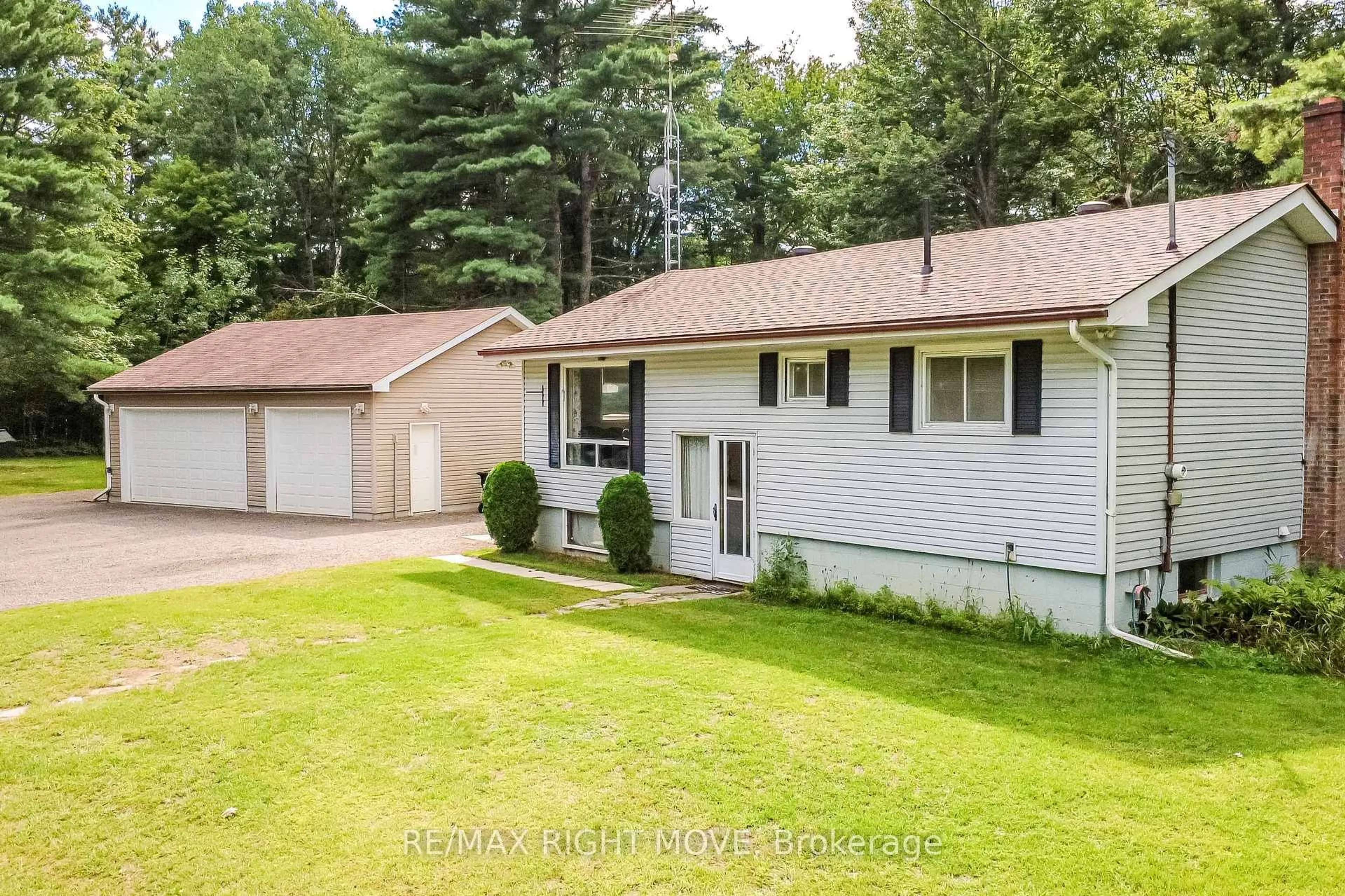 A pic from outside/outdoor area/front of a property/back of a property/a pic from drone, street for 4411 Canal Rd, Severn Ontario L0K 2B0