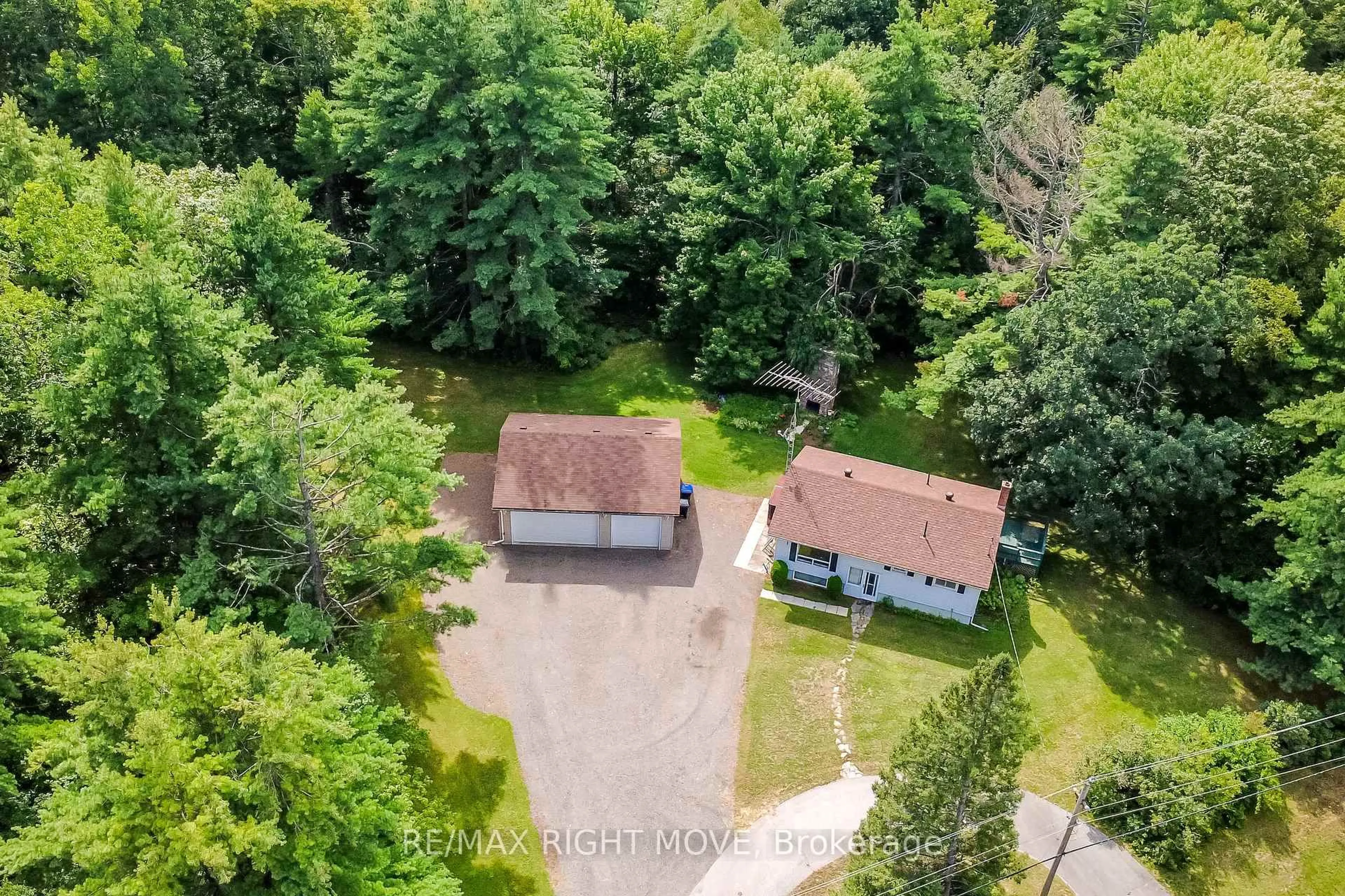A pic from outside/outdoor area/front of a property/back of a property/a pic from drone, unknown for 4411 Canal Rd, Severn Ontario L0K 2B0